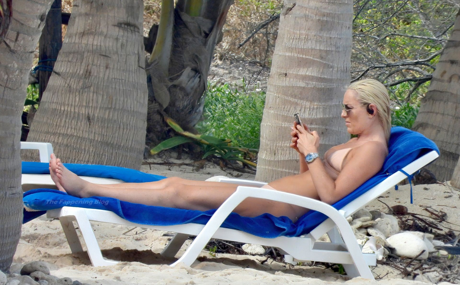 Linds
ey Vonn Shows Off Her Stunning Figure on the Beach in Tulum (96 Photos)