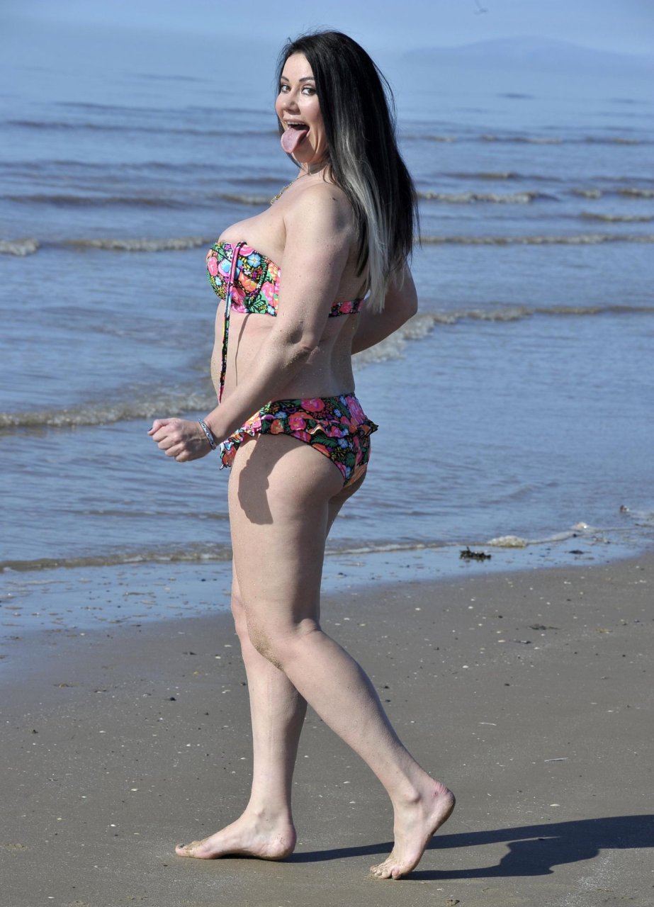 Lisa Appleton Hot & Topless (24 Photos)