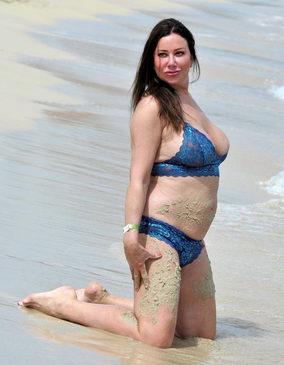 Lisa Appleton Hot & Topless (26 Photos)
