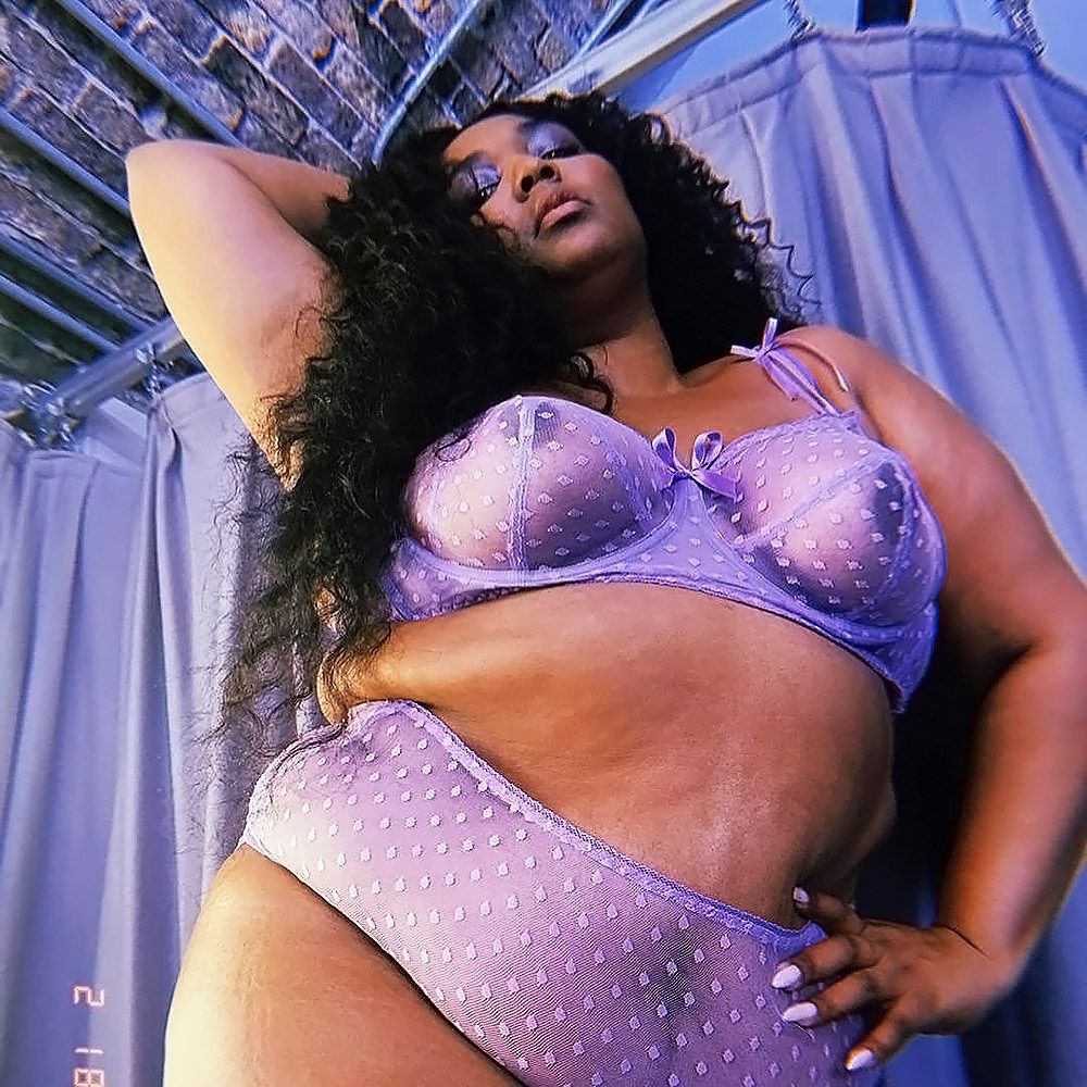 Lizzo Nude & Sexy (213 Photos)