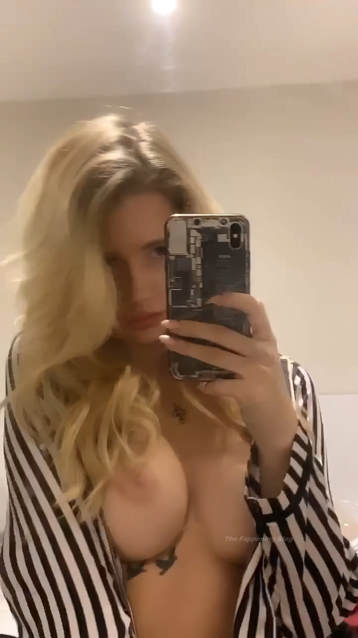 Lottie Moss Nude & Sexy (23 Photos + Video)