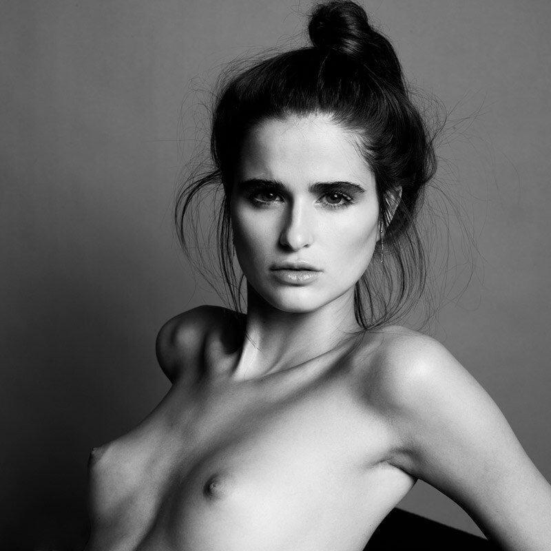 Loulou Robert Nude & Sexy (42 Photos + Videos)