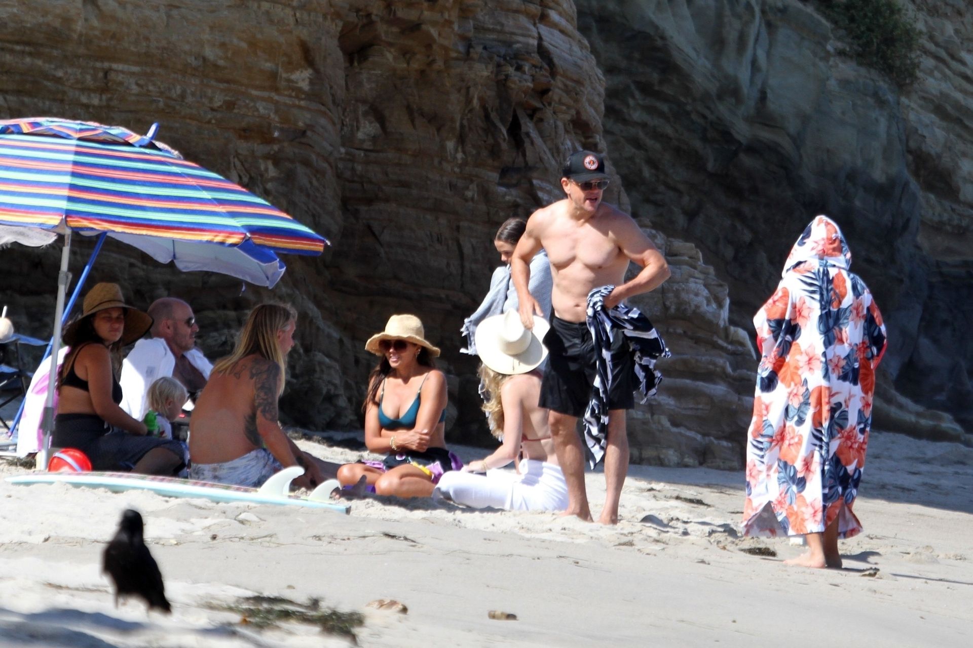Mat
t Damon & Luciana Barroso Enjoy a Day at the Beach (29 Photos)