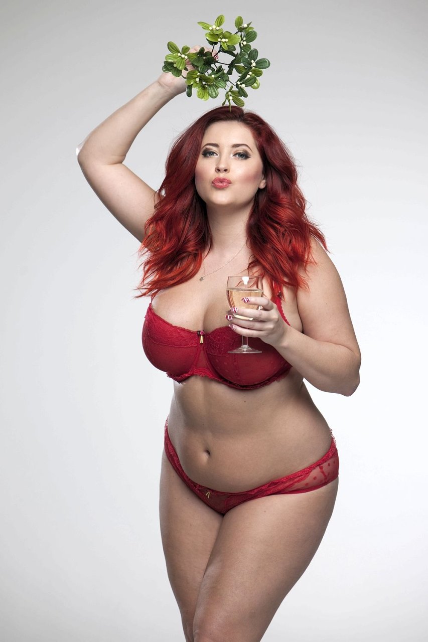 Lucy Collett Sexy & Topless (4 New Photos - Page3)