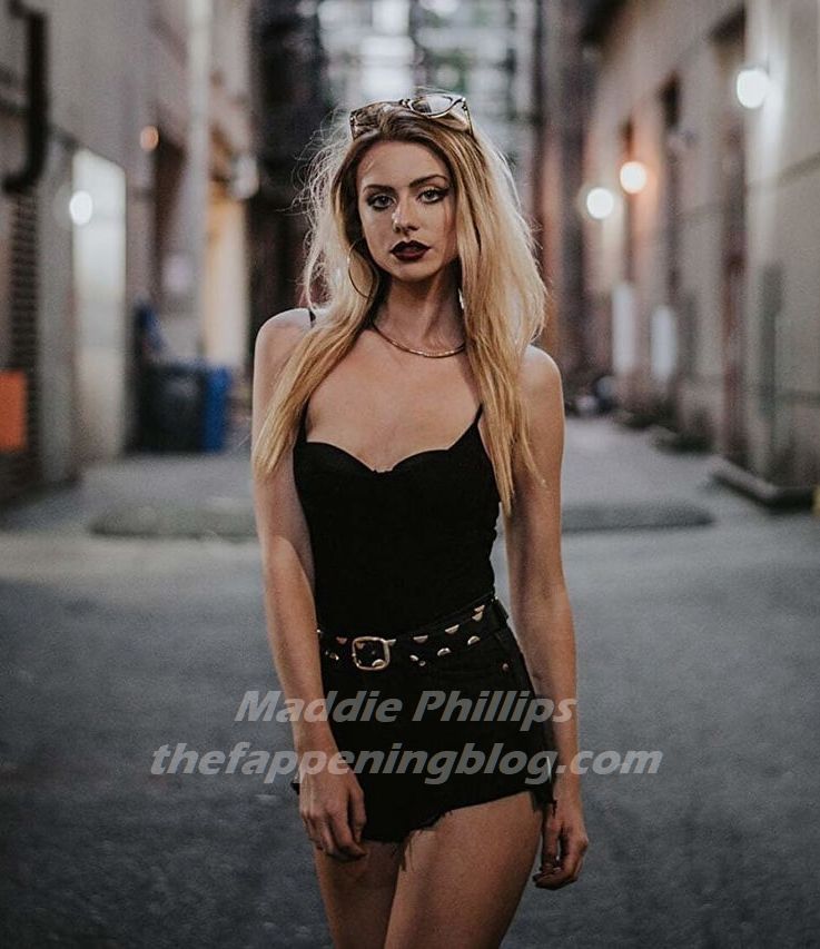 Maddie Phillips Sexy & Topless (23 Photos)