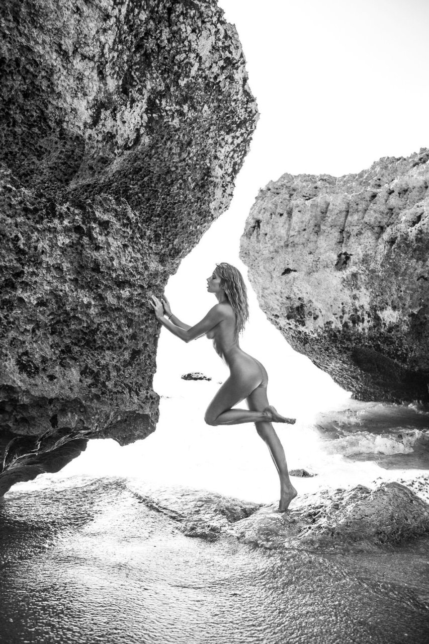 Maddy Relph Nude & Sexy (28 Photos)