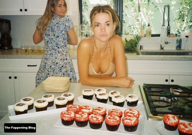 Maia Mitchell Nude & Sexy Collection (42 Photos + Videos)