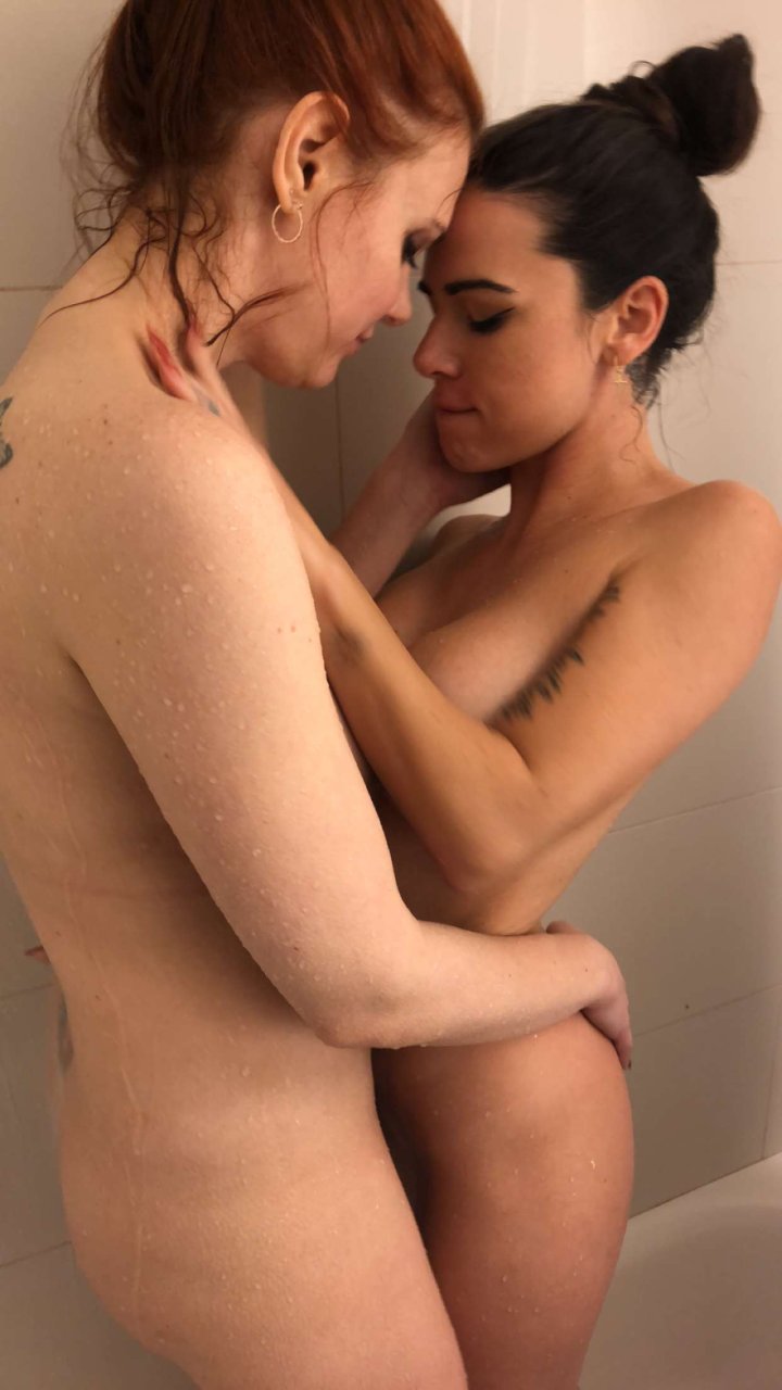 Maitland Ward, Suttin Naked - Lesbian XMas (24 Pics + Video)