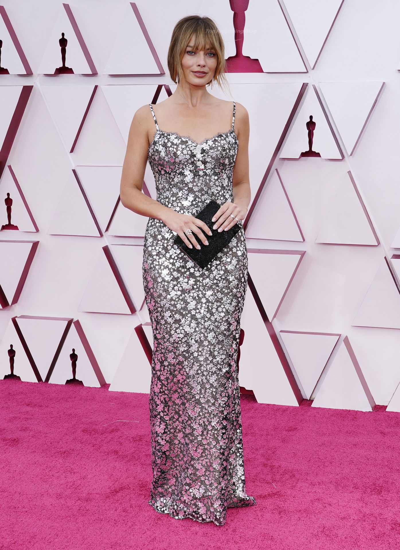 Margot Robbie Looks Cute at the Oscars in Los Angeles (14 Photos)