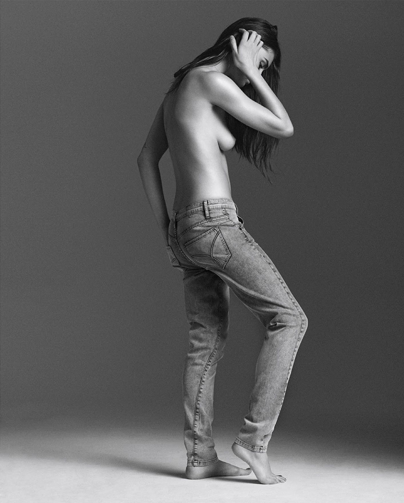 Marine Deleeuw Topless (3 Photos)