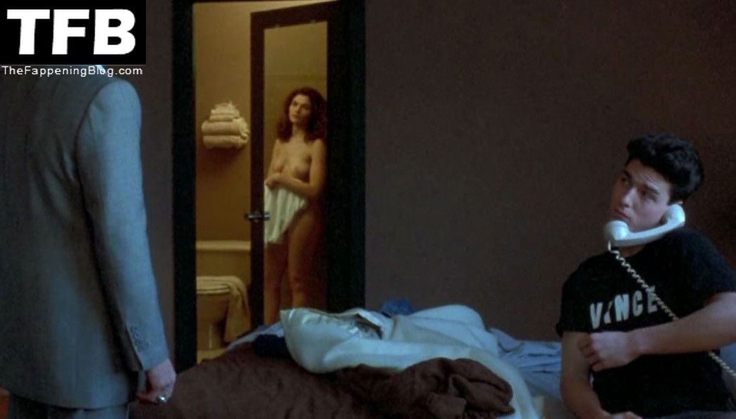 Mary Elizabeth Mastrantonio Nude & Sexy Collection (15 Photos)