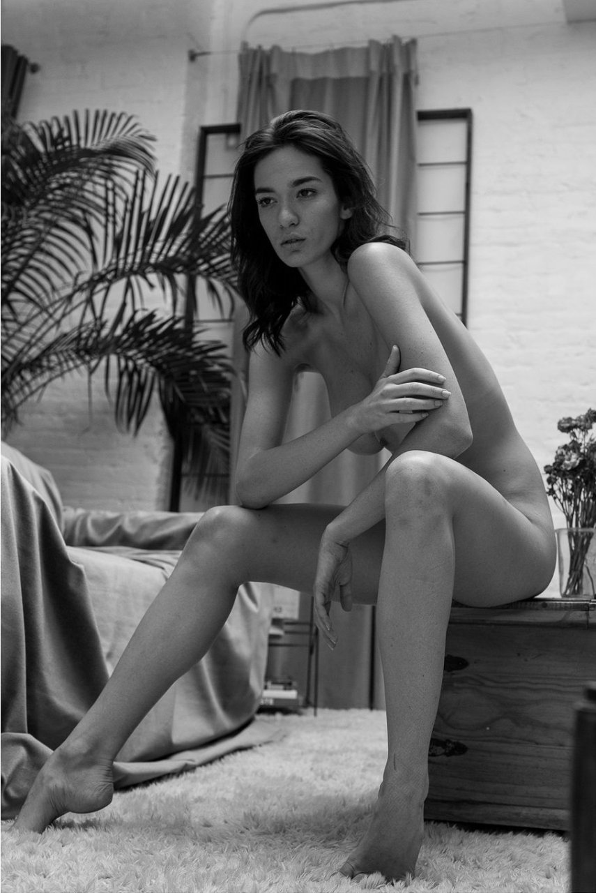Megan Burton Nude & Sexy (23 Photos)
