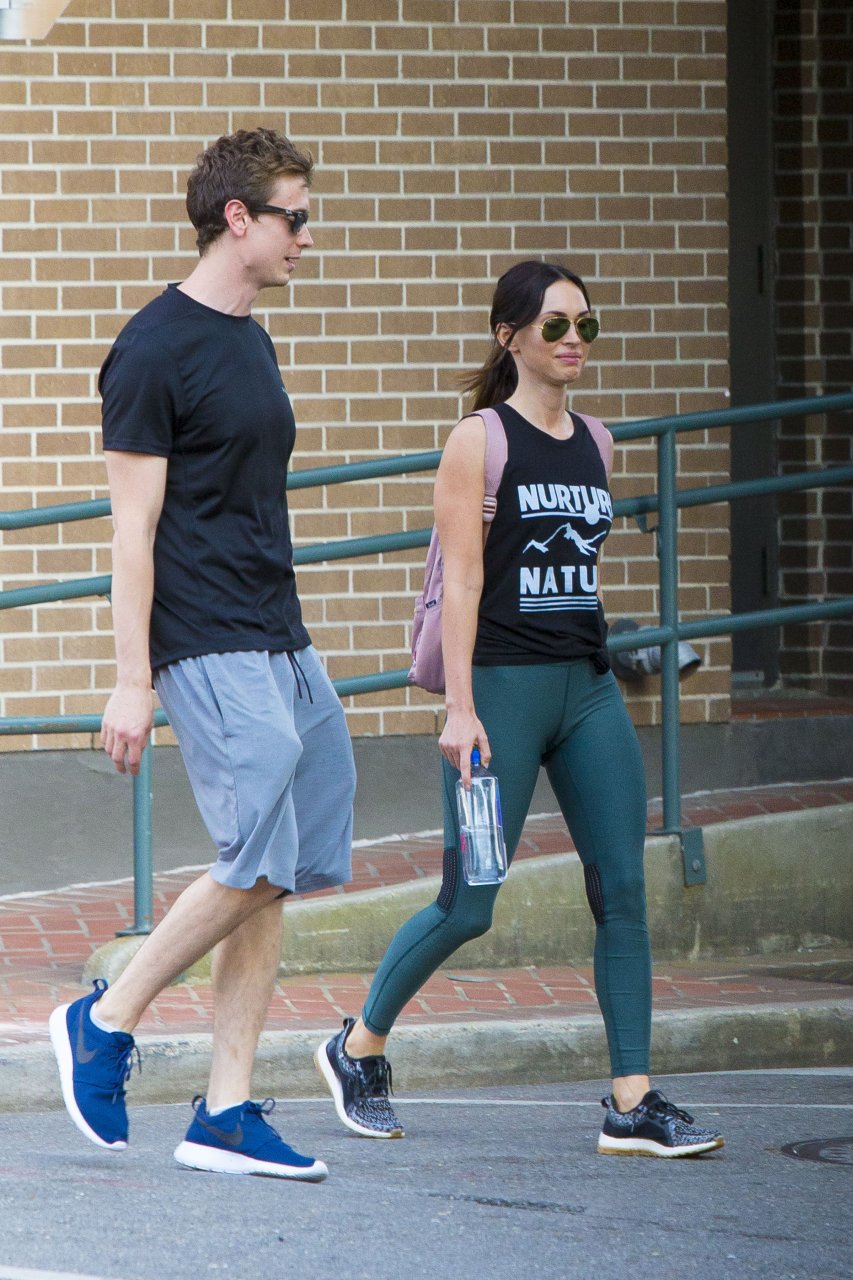 Megan Fox Cameltoe (27 Photos)