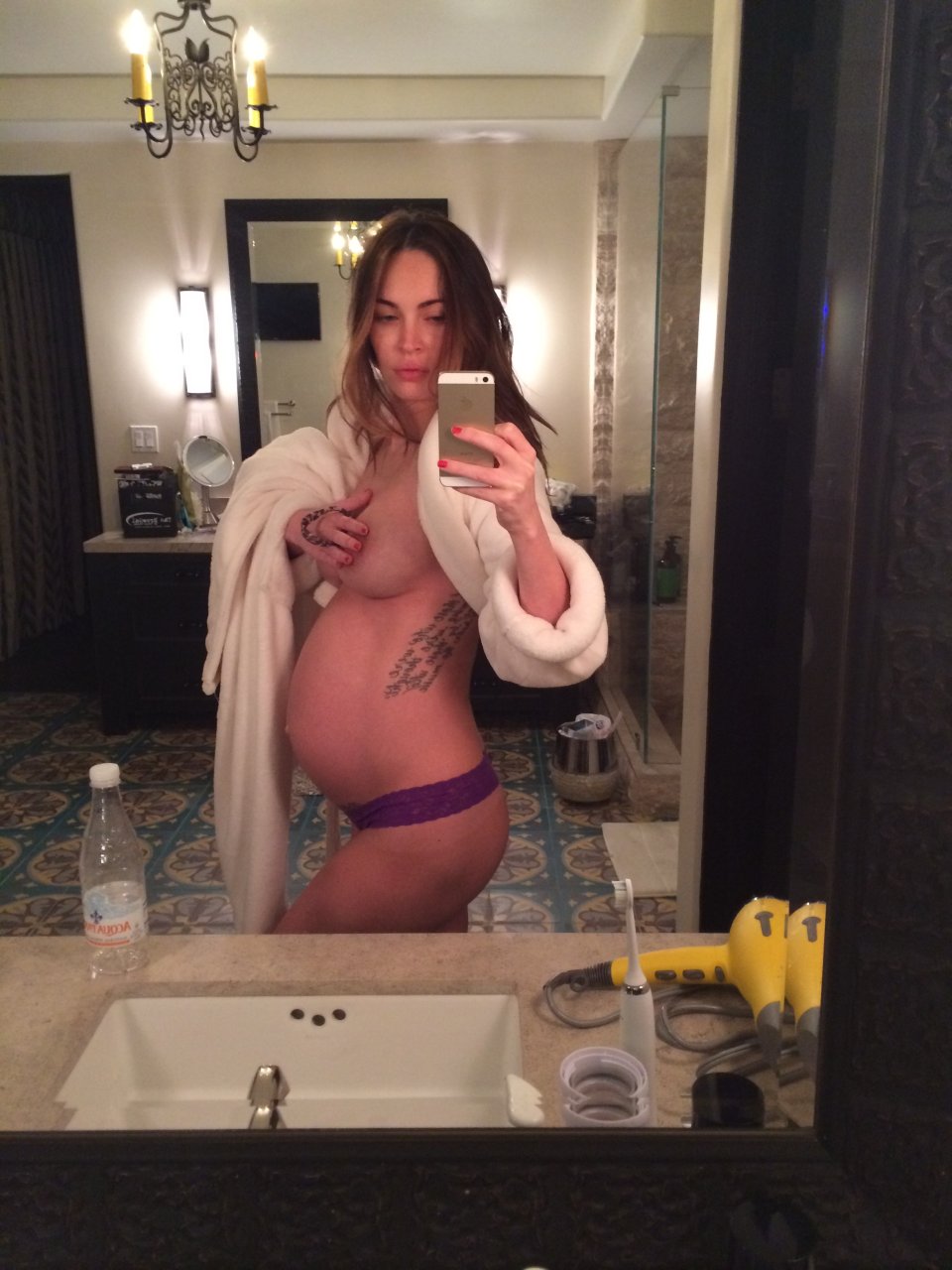 Megan Fox Nude & Sexy Leaked Fappening (4 New Photos)