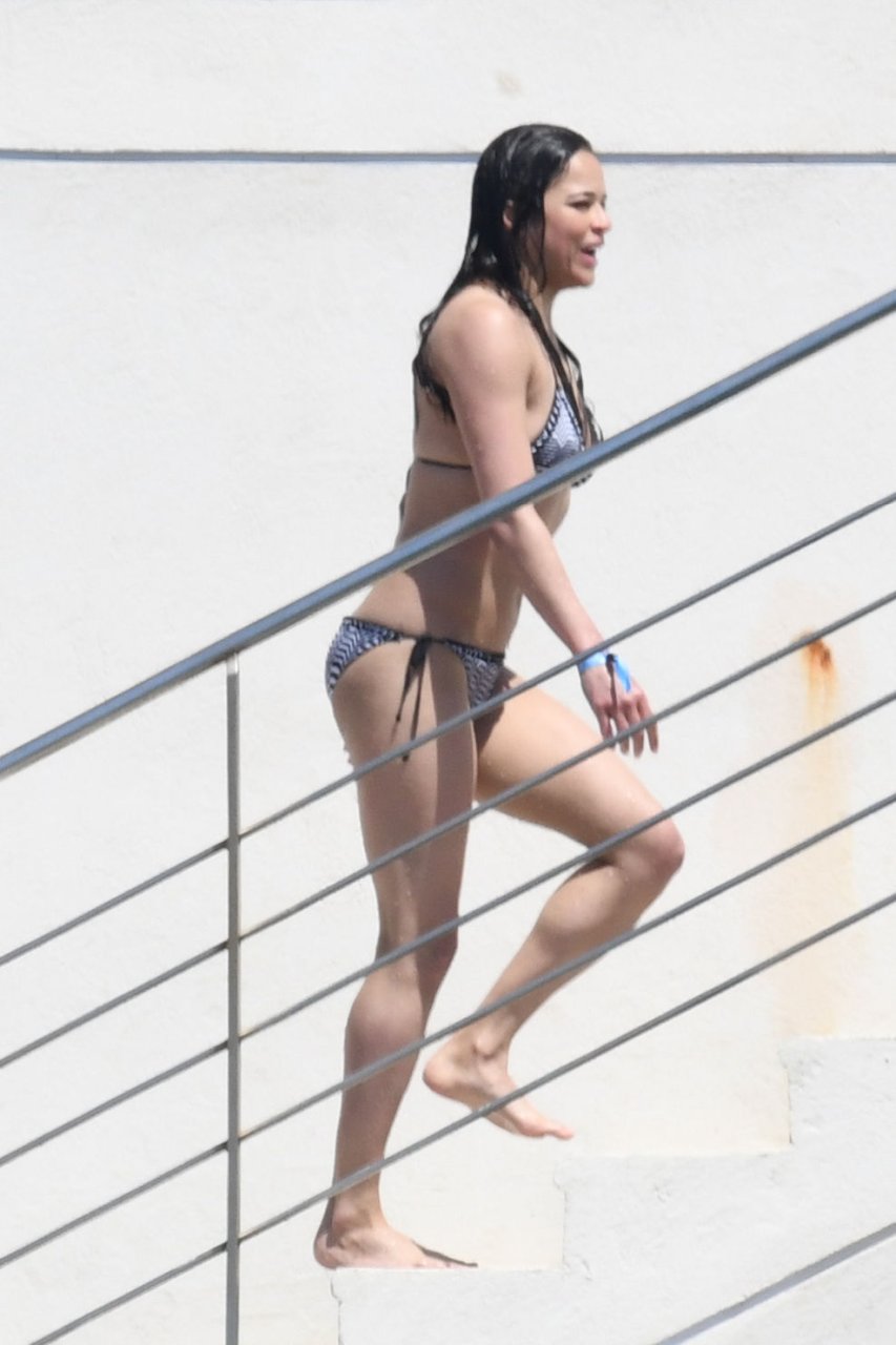 Michelle Rodriguez Sexy (120 Photos)
