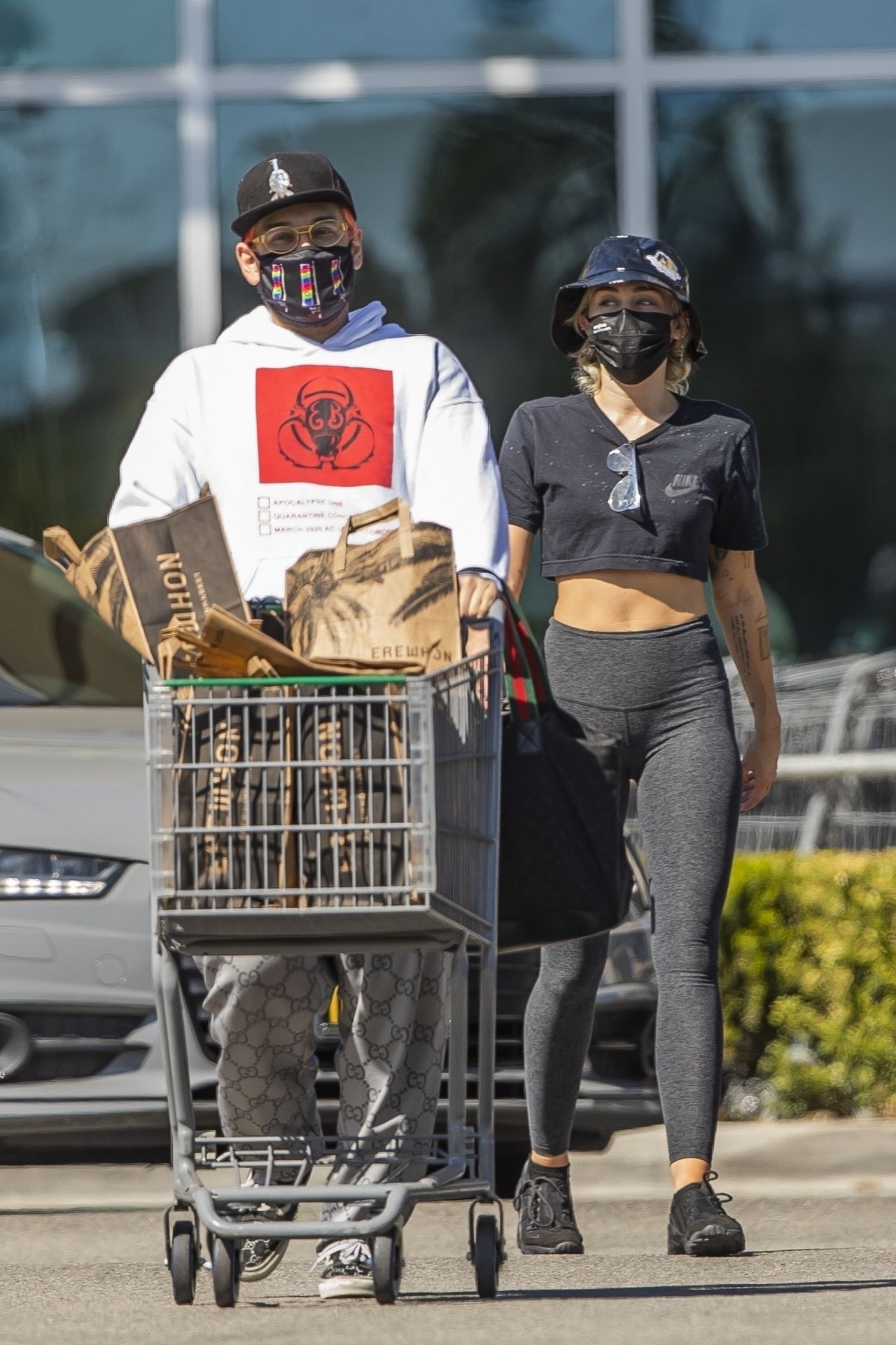Miley Cyrus Goes Grocery Shopping with a Friend in Calabasas (96 Photos)