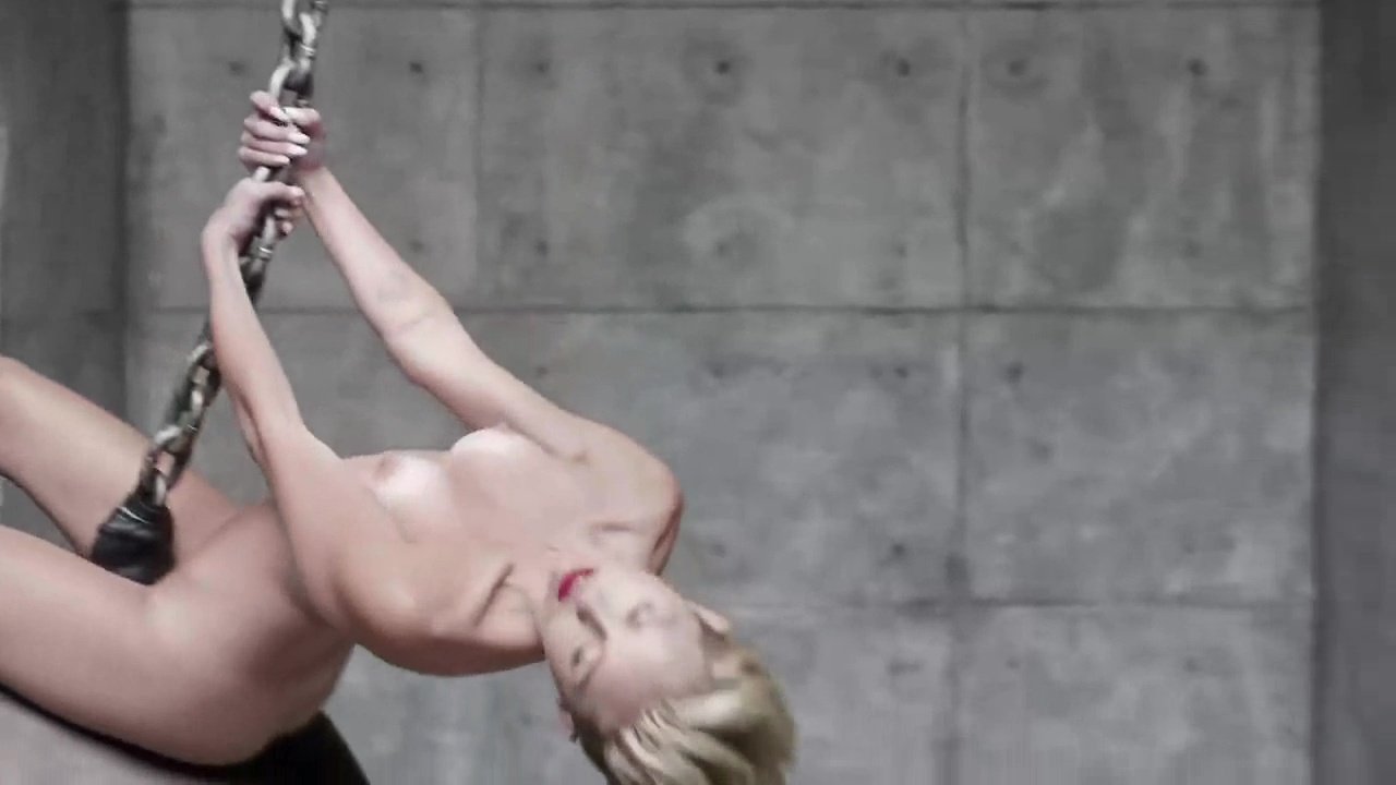 Miley Cyrus Naked (32 Pics + GIFs & Video)