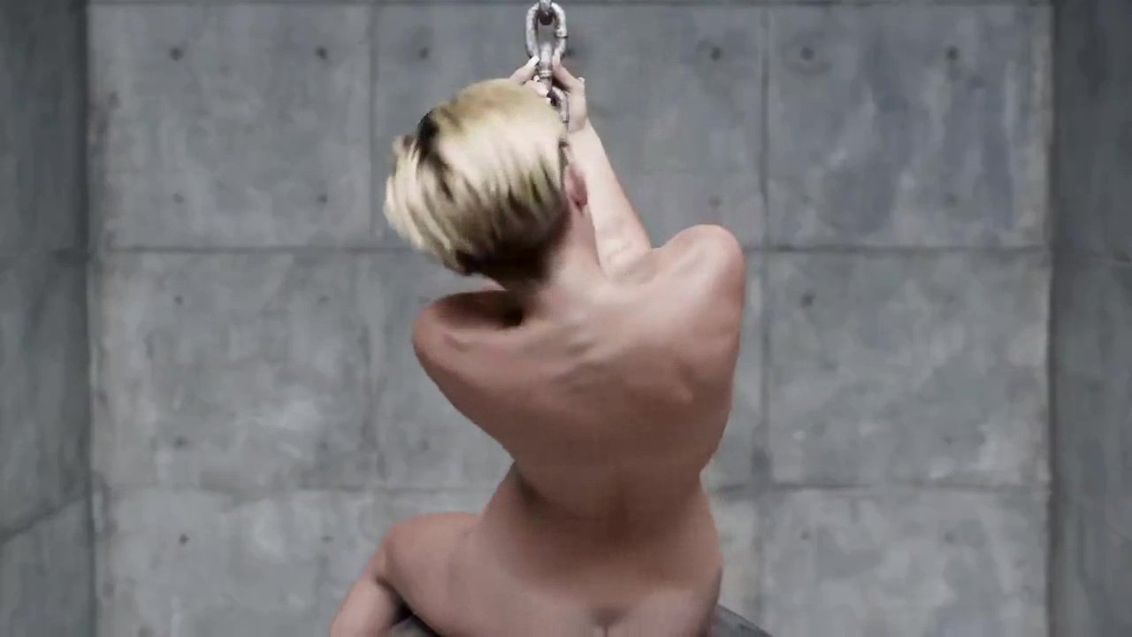 Miley Cyrus Naked (32 Pics + GIFs & Video)