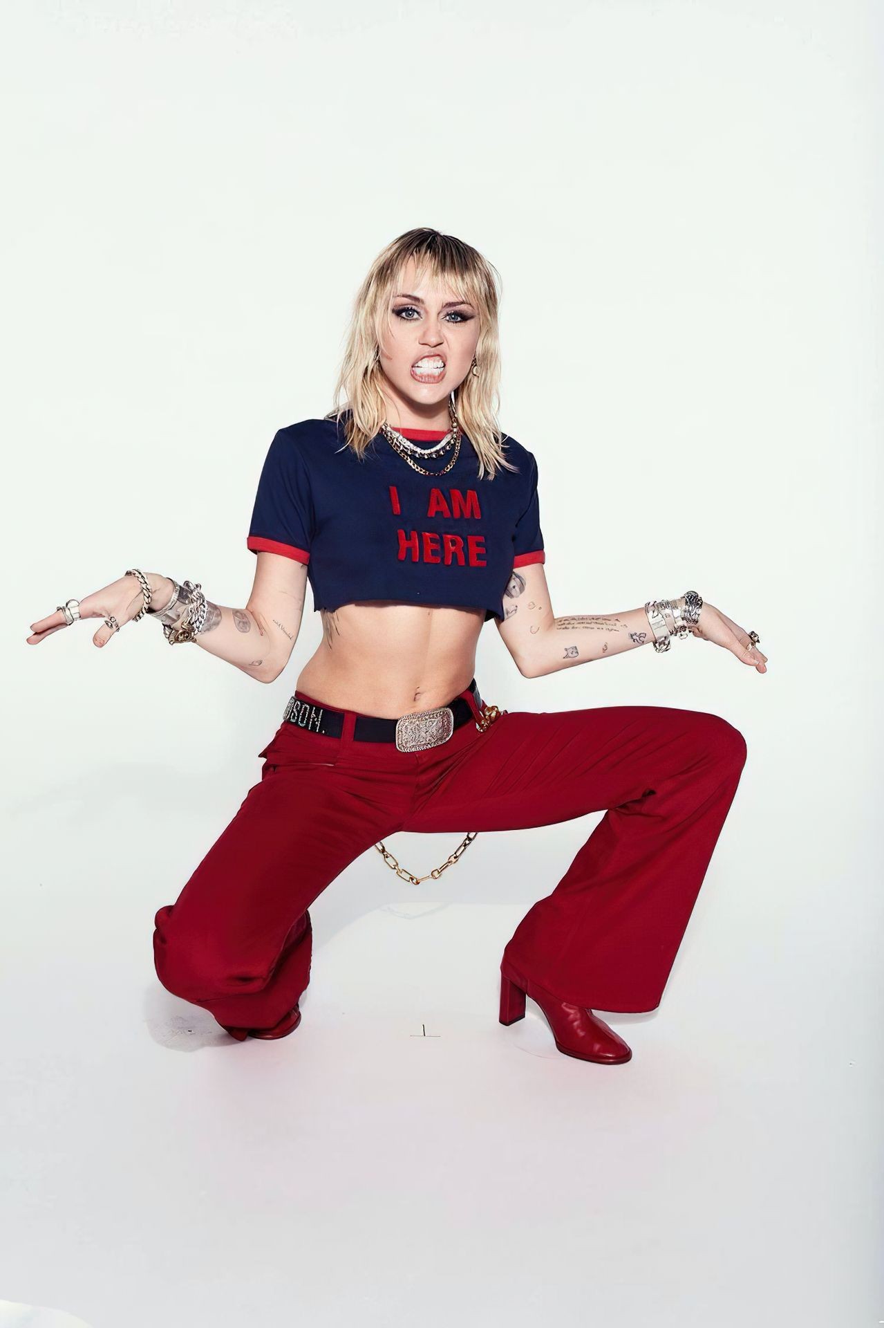 Miley Cyrus Nude & Sexy (111 Photos)
