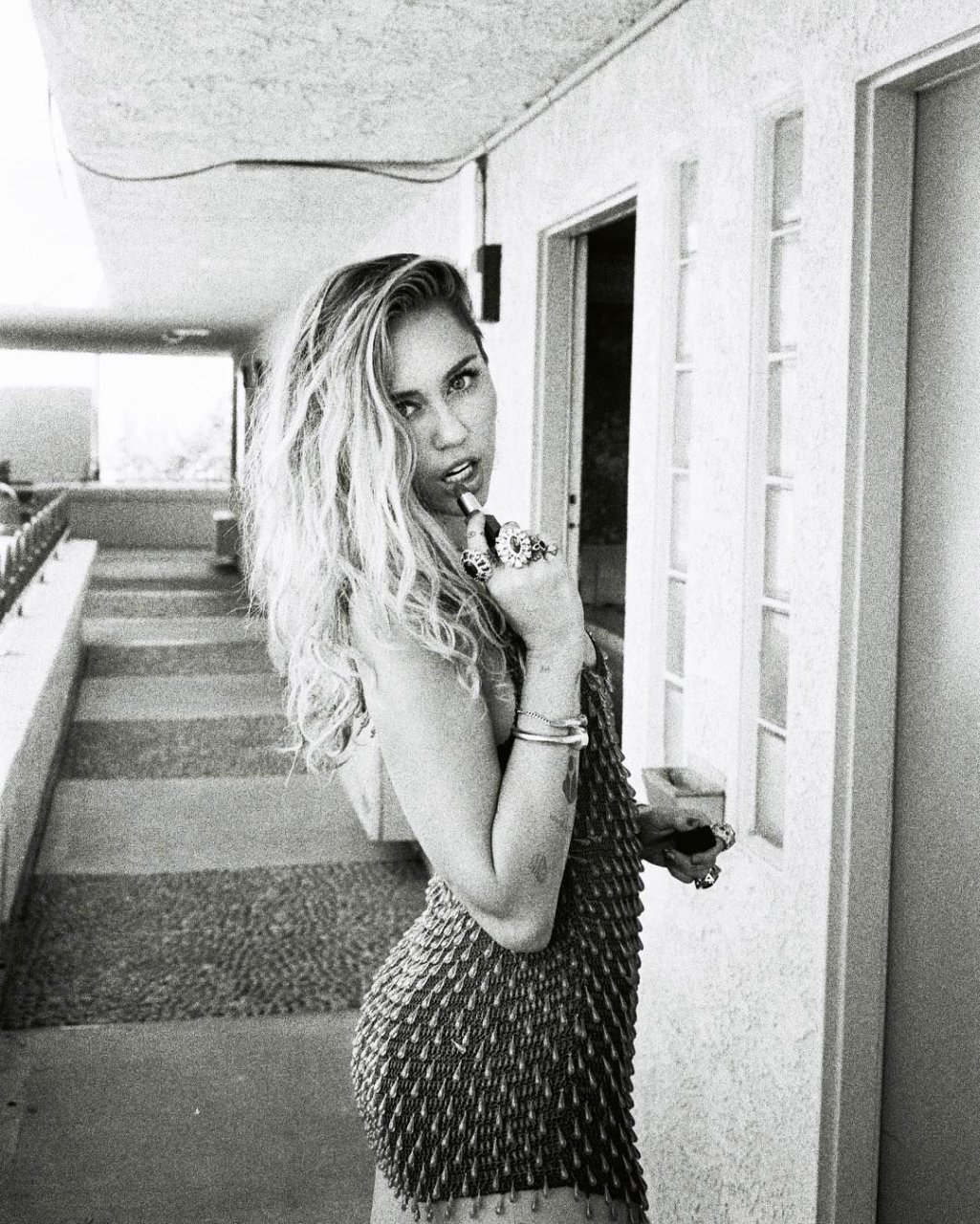 Miley Cyrus Nude & Sexy (13 Photos)
