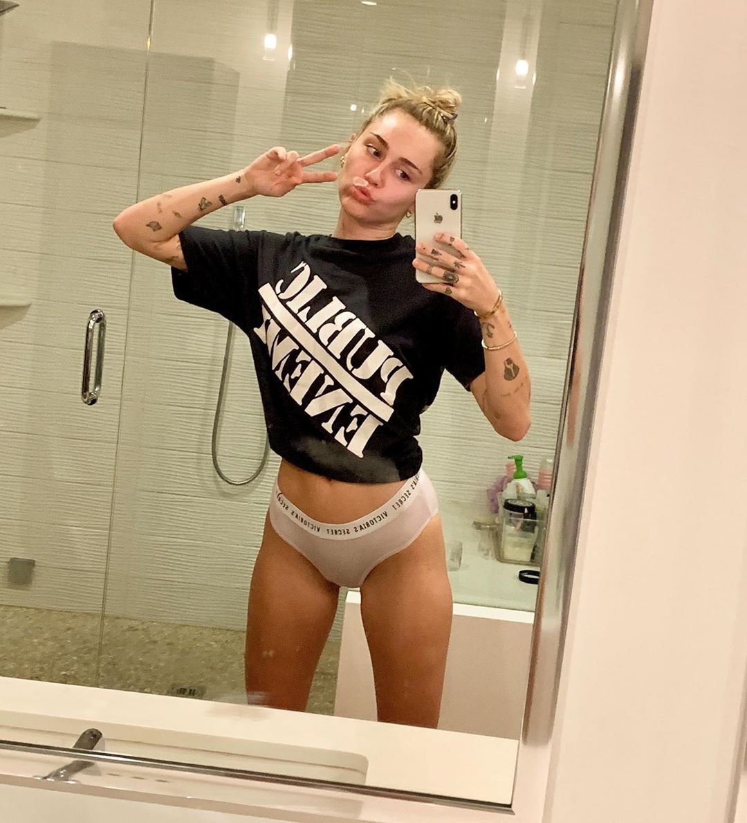 Miley Cyrus See Through & Sexy (7 Photos)