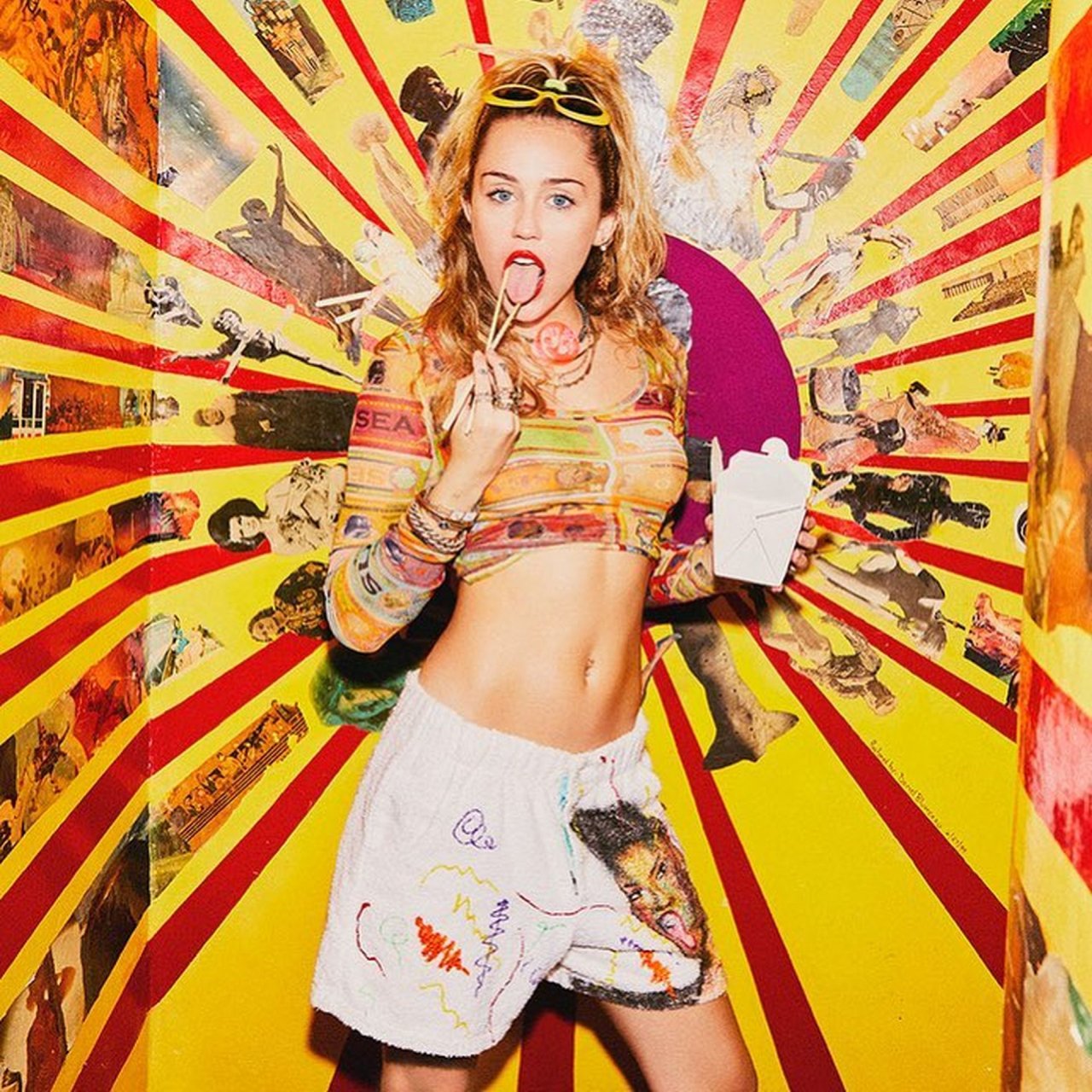 Miley Cyrus Sexy & Topless (9 Photos)