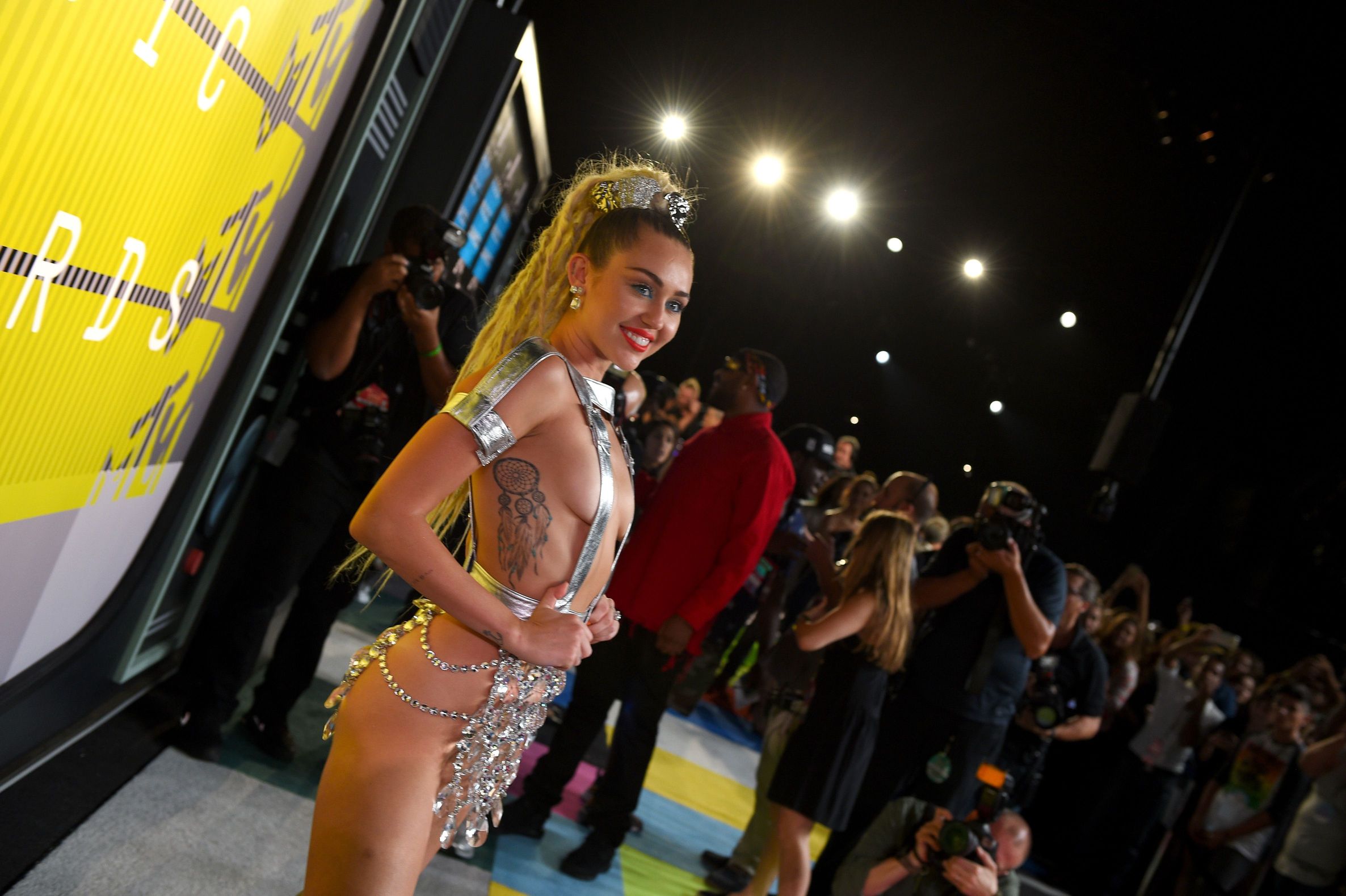 Miley Cyrus Sexy (186 Photos)