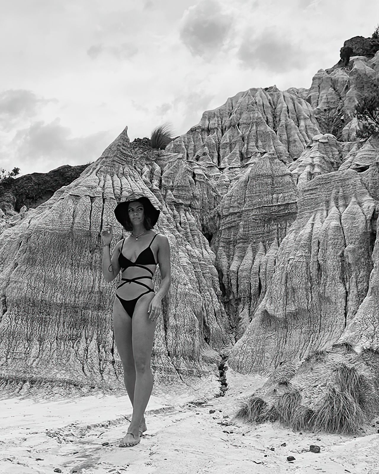 Mimi Elashiry Nude & Sexy (19 Photos)