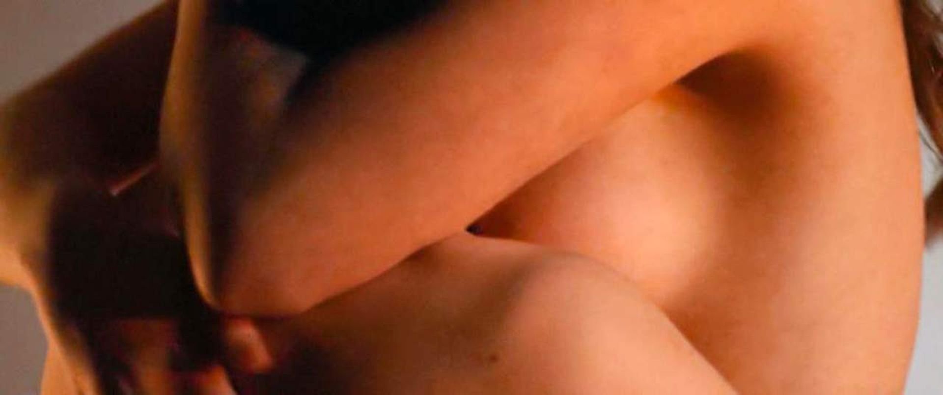 Miri-Ann Beuschel Nude – Forældre (4 Pics + GIF & Video)