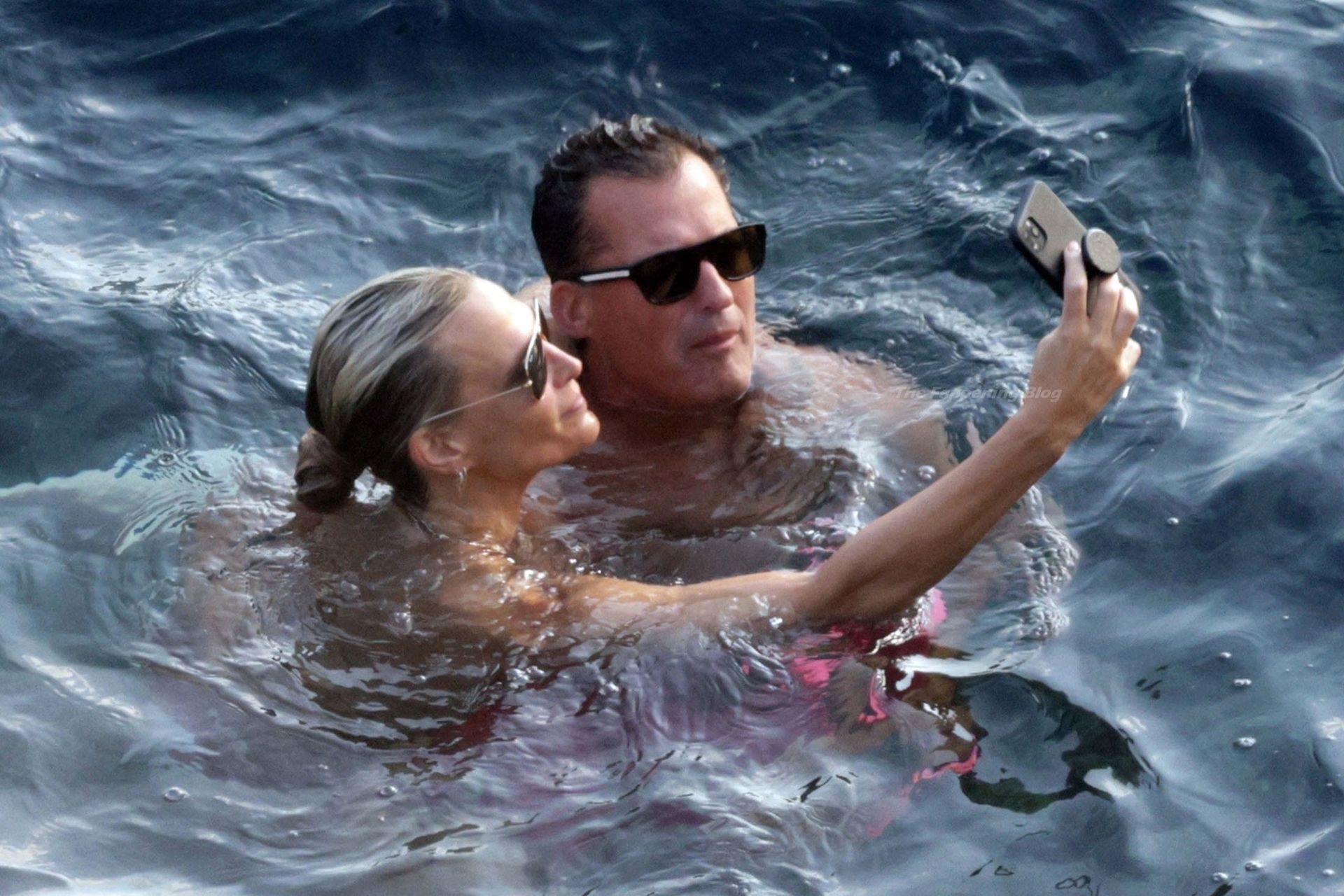 Molly Sims & Scott Stuber Enjoy a Relaxing Sea Holiday in Capri (62 Photos) [Updated]