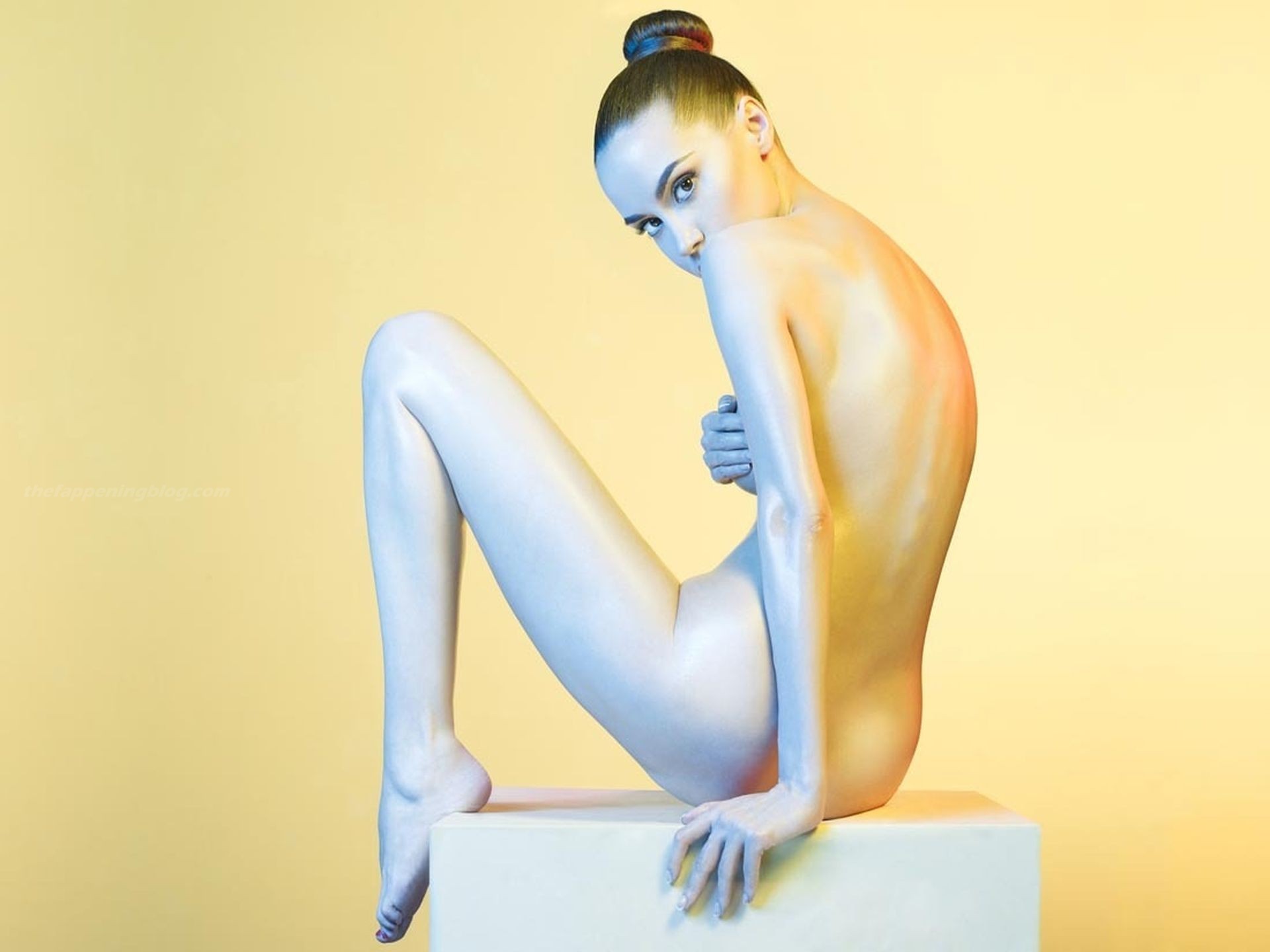 Nadezda Korobkova Poses Naked (15 Photos)