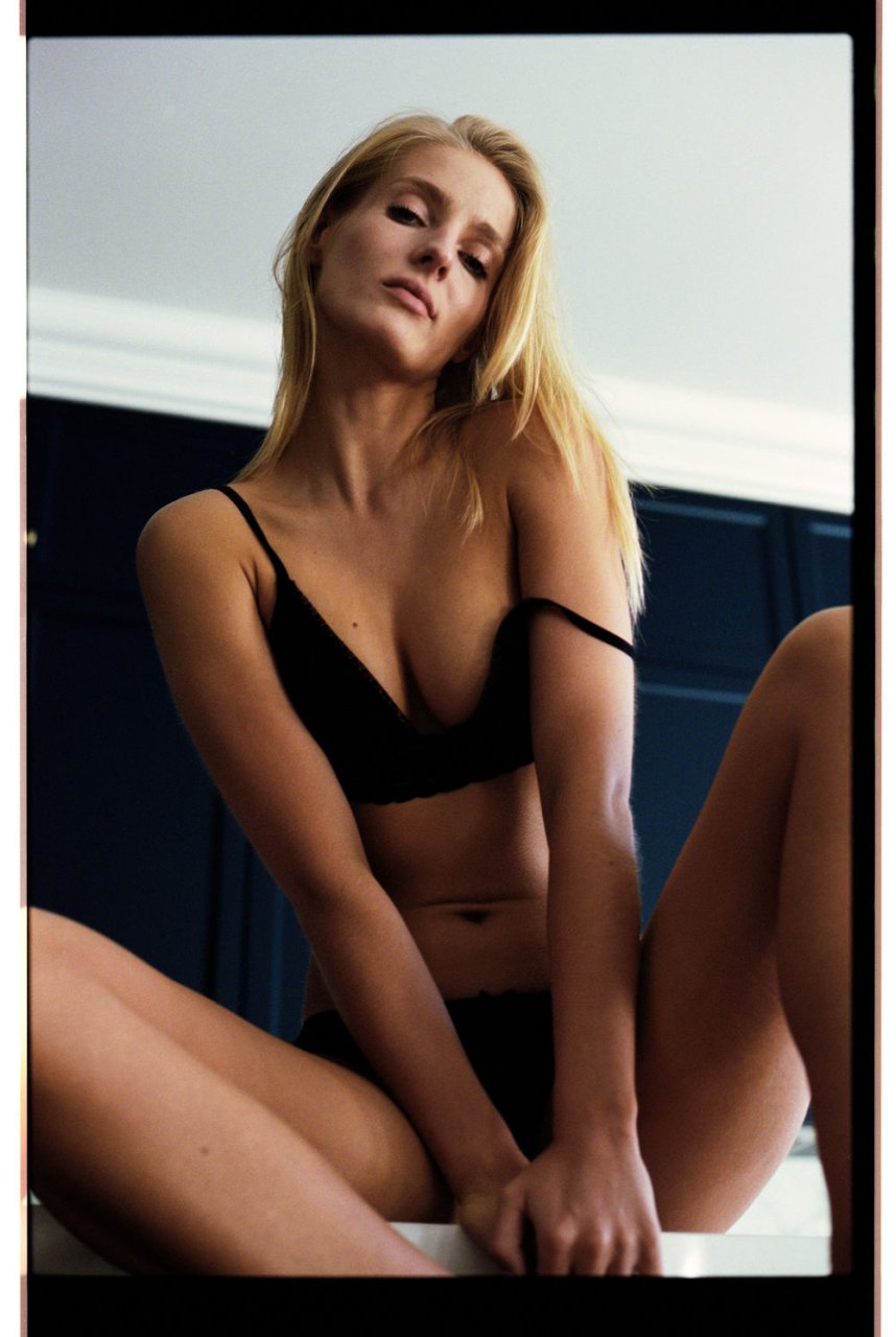 Natalia Uliasz Nude & Sexy (17 Photos)
