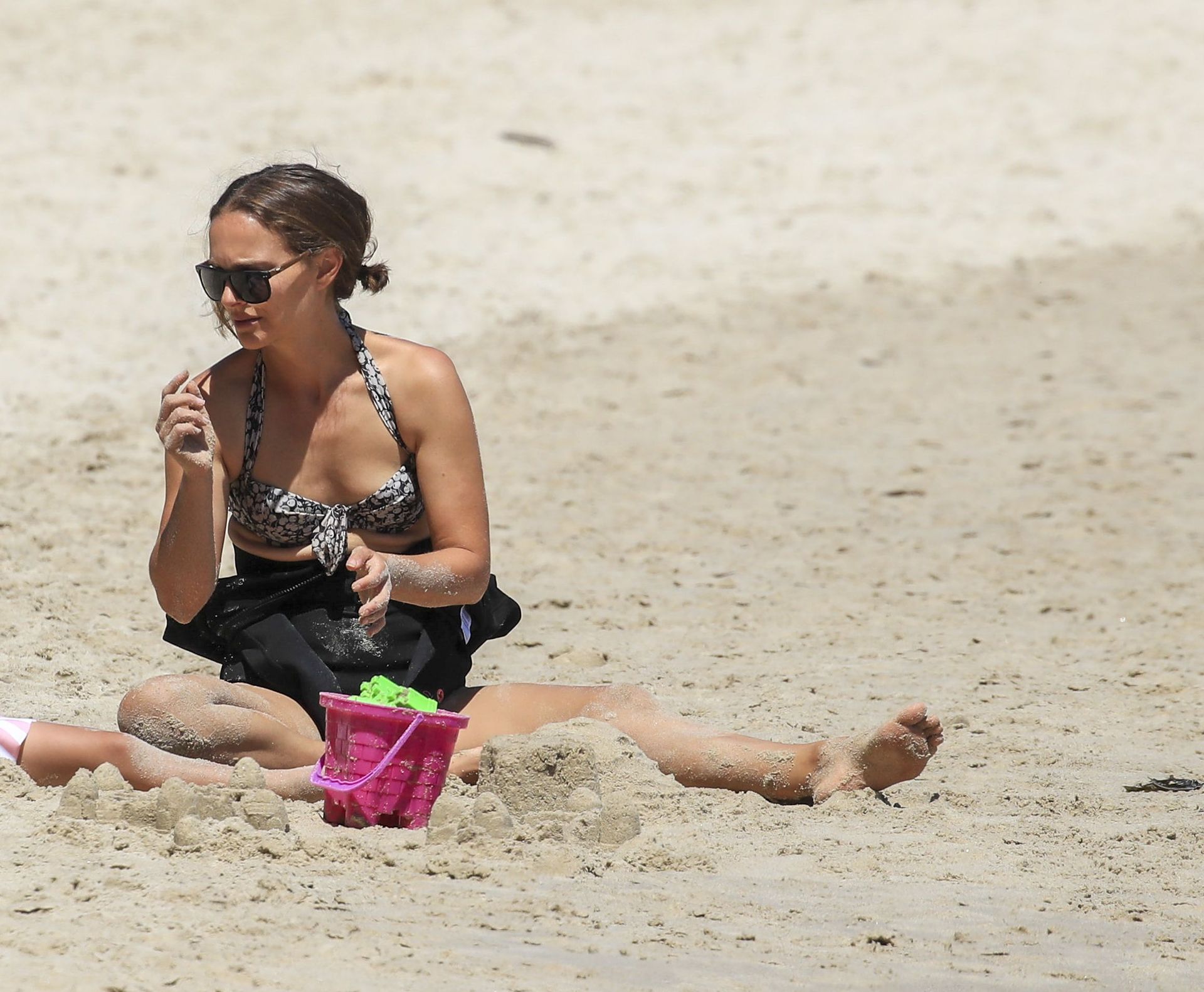 Natalie Portman Enjoys a Beach Visit in Australia (33 Photos)