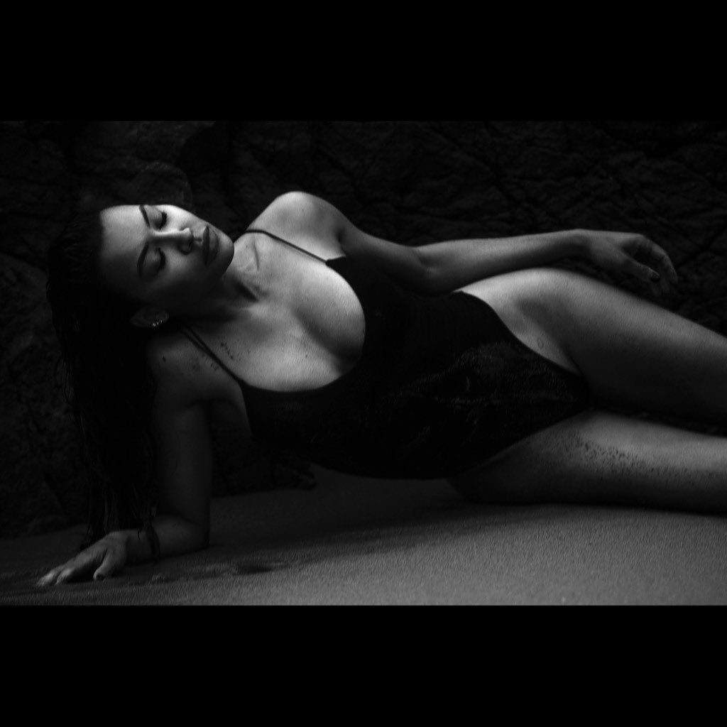 Naya Rivera Nude & Sexy (5 Photos)
