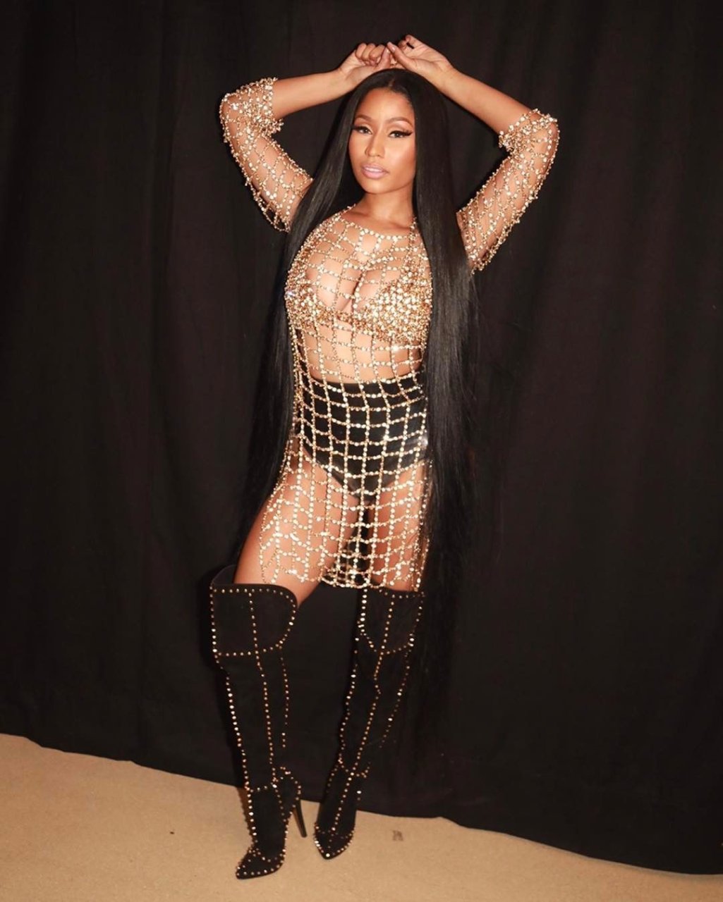 Nicki Minaj Sexy (15 Photos + 2 Videos)