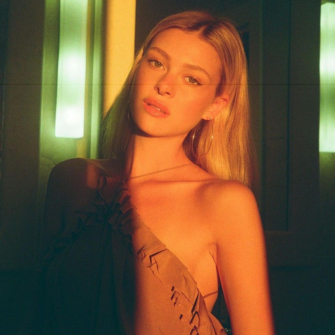 Nicola Peltz Nude & Sexy Collection (58 Photos + Video)