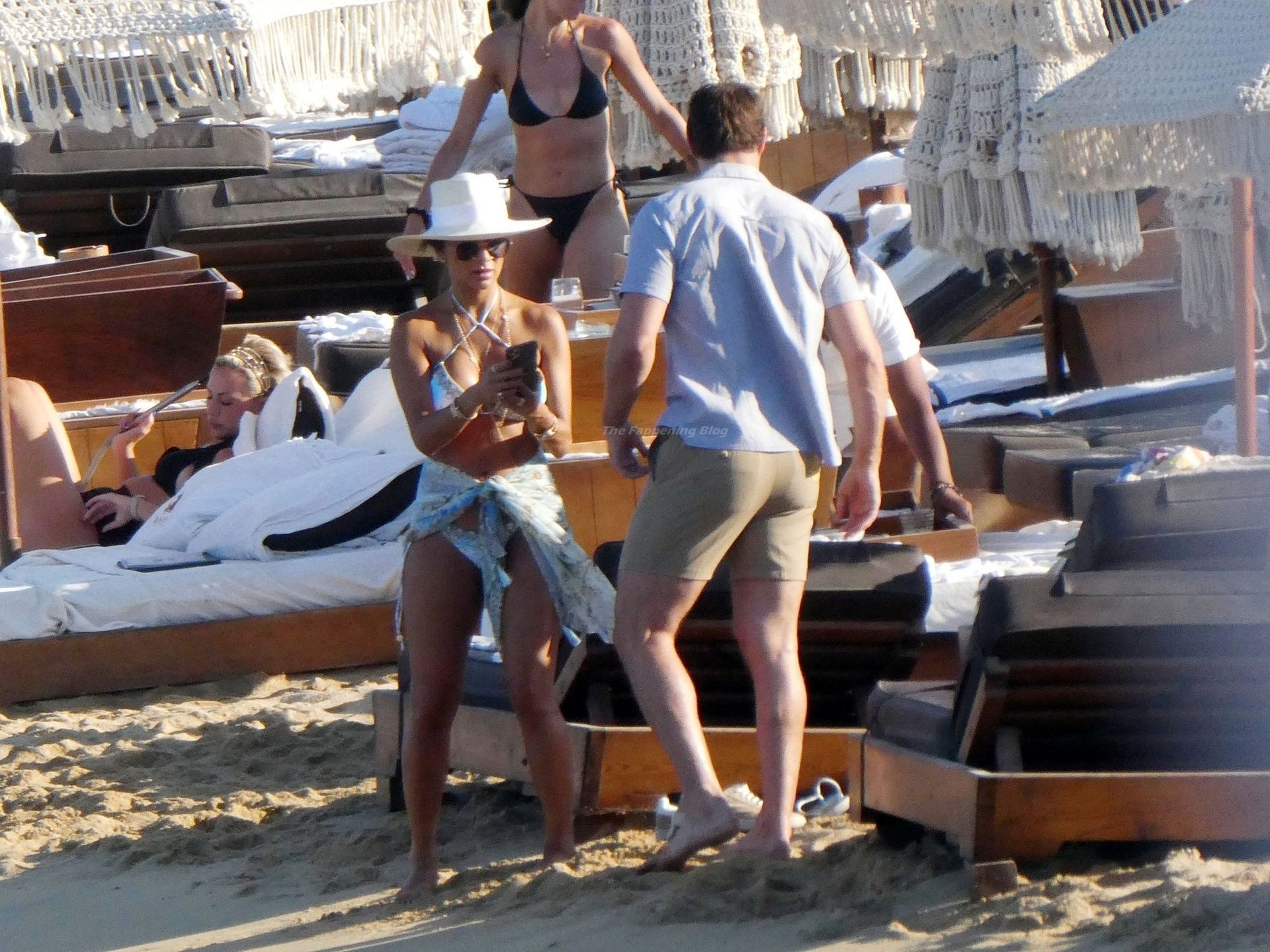 Nicole Scherzinger & Thom Evans Enjoy Their Holidays in Mykonos (72 Photos)