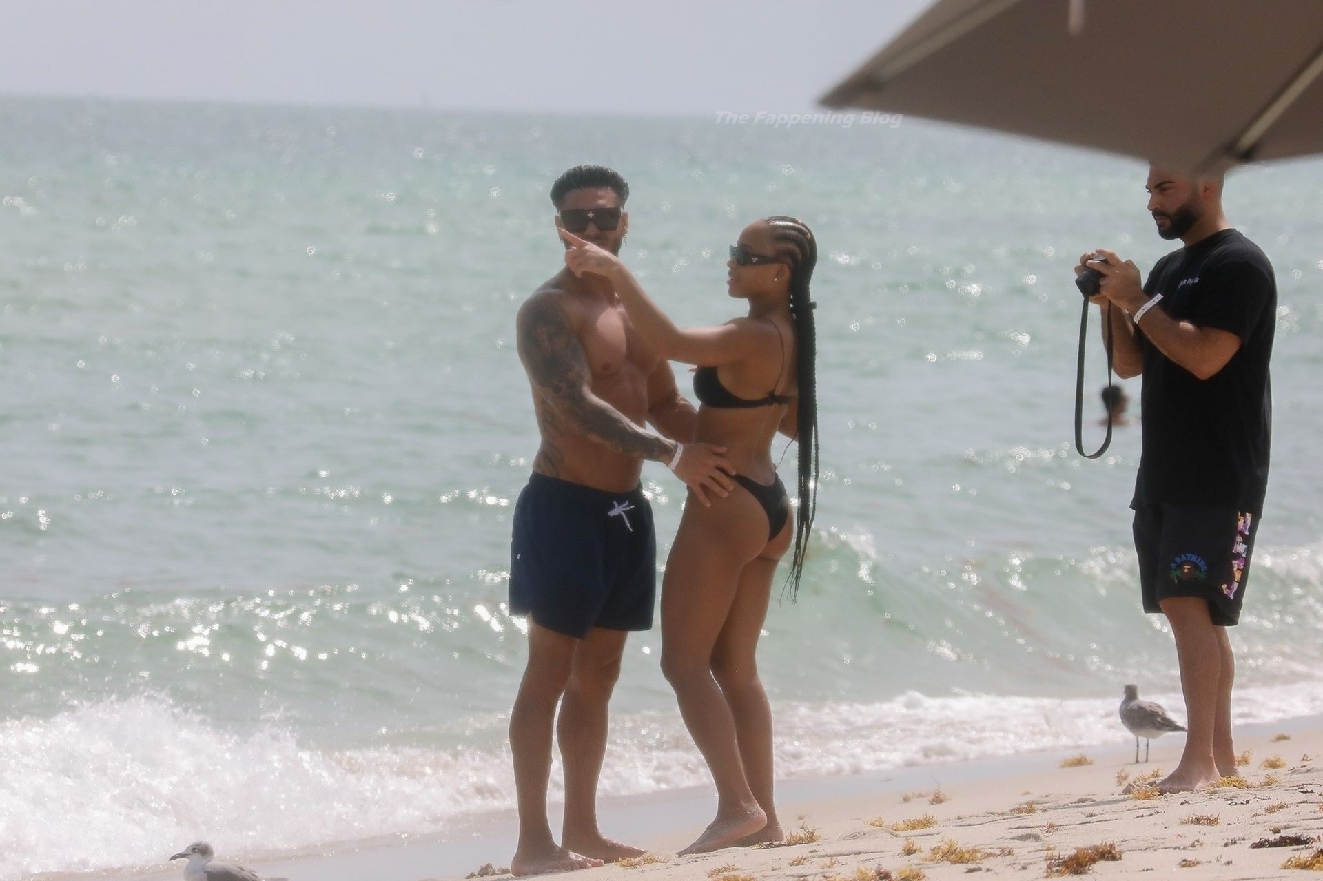 Pauly D & Nikki Hall Works On Their Tans Together in Miami Be
ach (27 Photos)