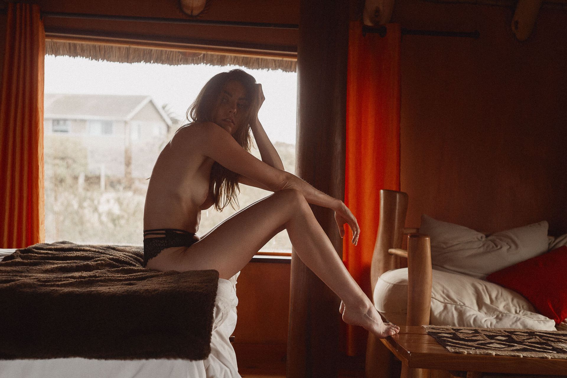 Nina Emilia Nude & Sexy (14 Photos)