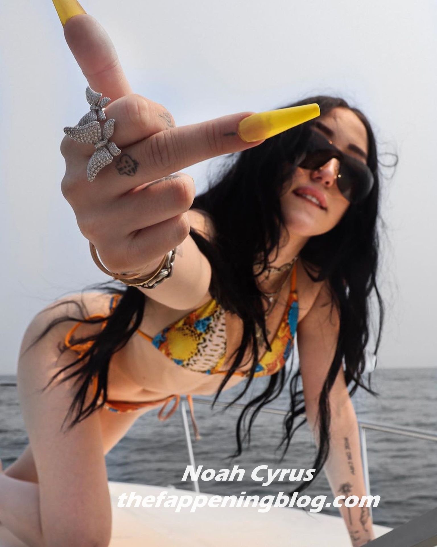 Noah Cyrus Sexy & Topless (19 Photos + Video)