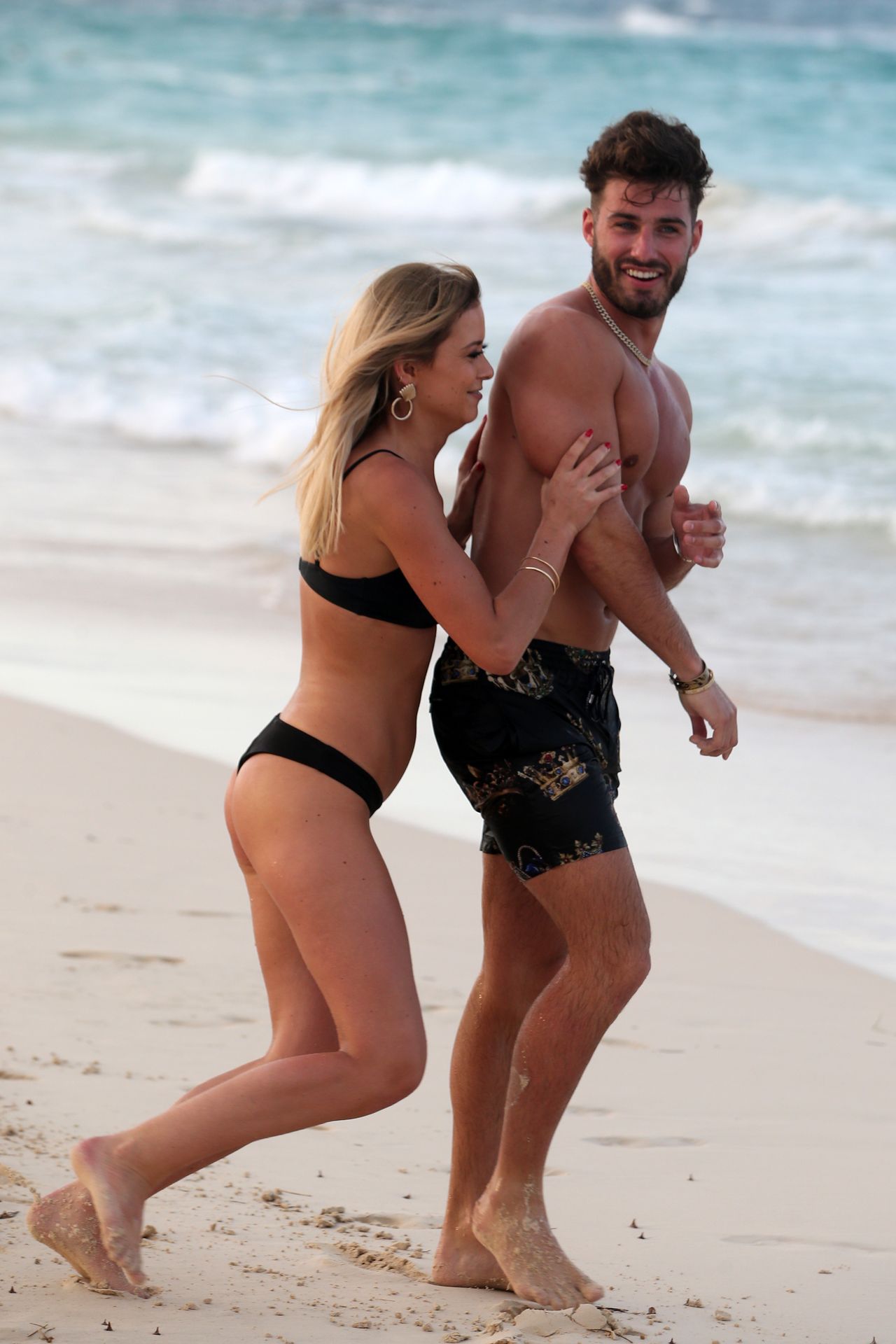 Olivia Bentley and Joshua Ritchie Enjoy Their Vacation in Punta Cuna (26 Photos)