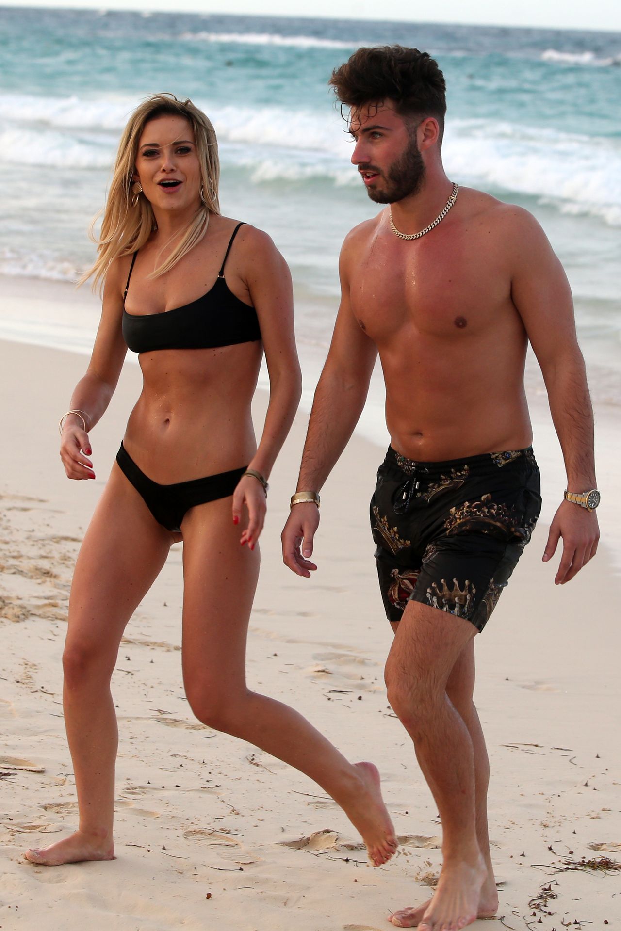 Olivia Bentley and Joshua Ritchie Enjoy Their Vacation in Punta Cuna (26 Photos)