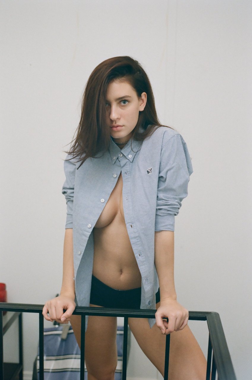 Olivia Norella Sexy & Topless (20 Photos)