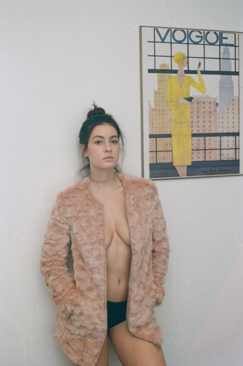 Olivia Norella Sexy & Topless (20 Photos)