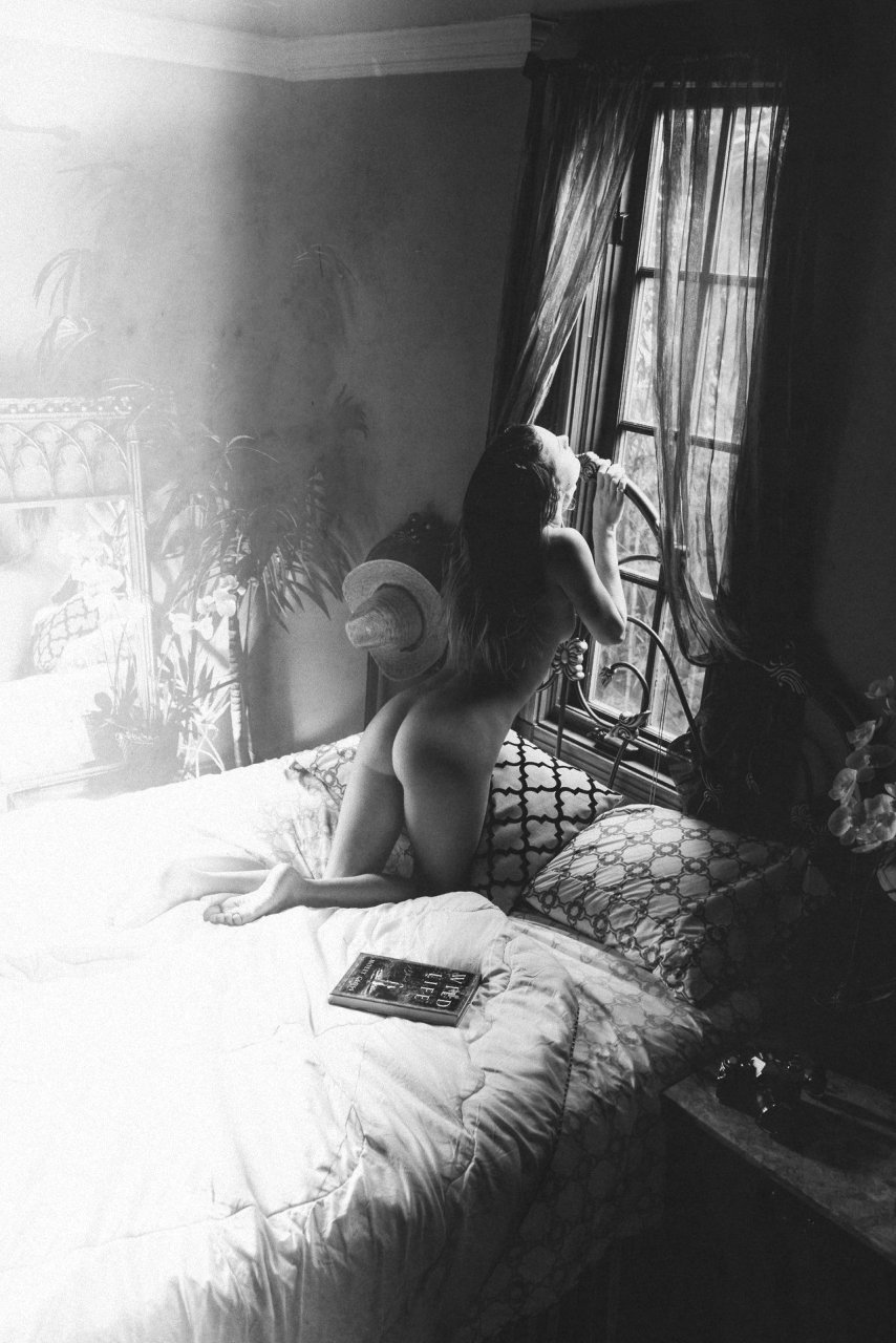 Olivia North Nude & Sexy (14 Photos)