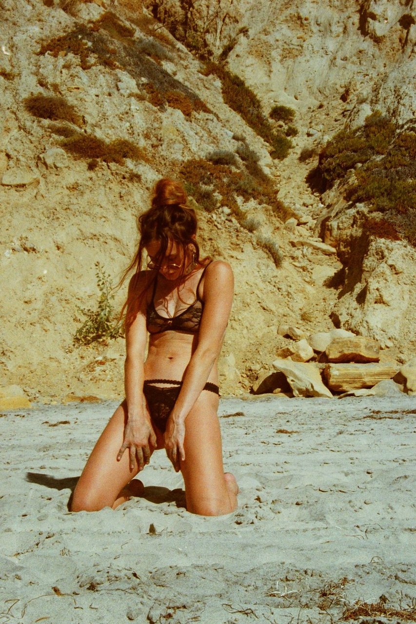 Olivia North Sexy & Topless (20 Photos)