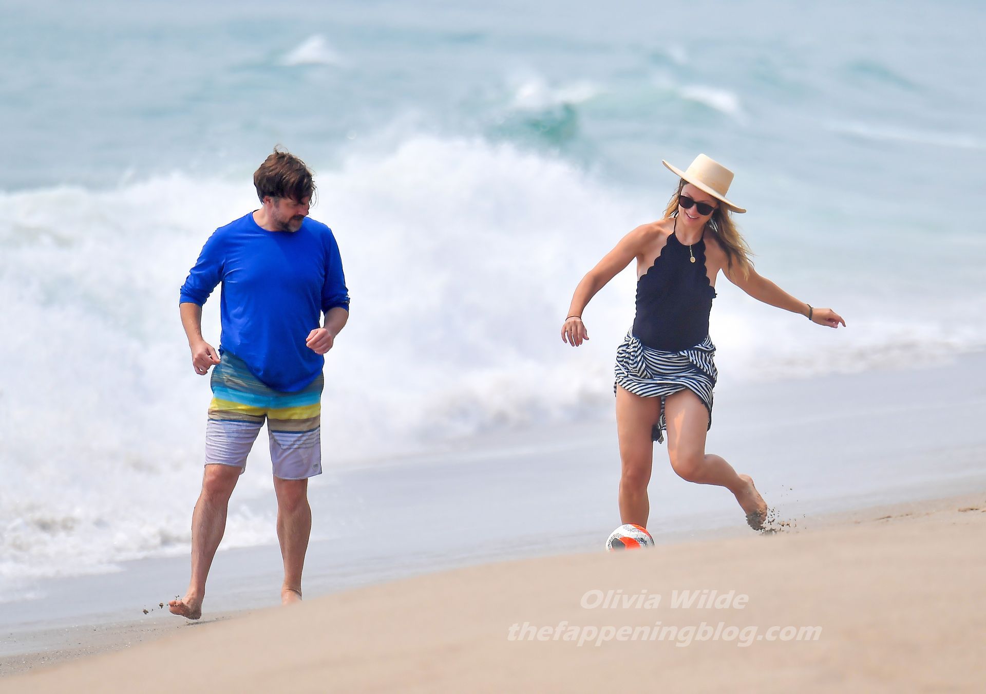 Olivia Wilde & Jason Sudeikis are All Smiles on the Beach in Malibu (20 Photos)