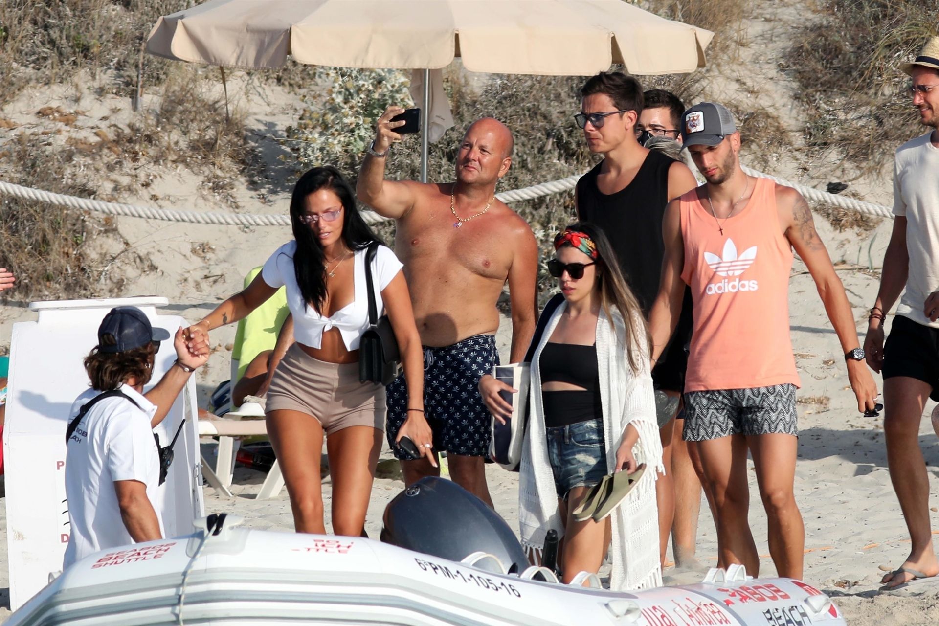 Paulo Dybala & Oriana Sabatini Enjoy Their Holiday in Formentera (45 Photos)