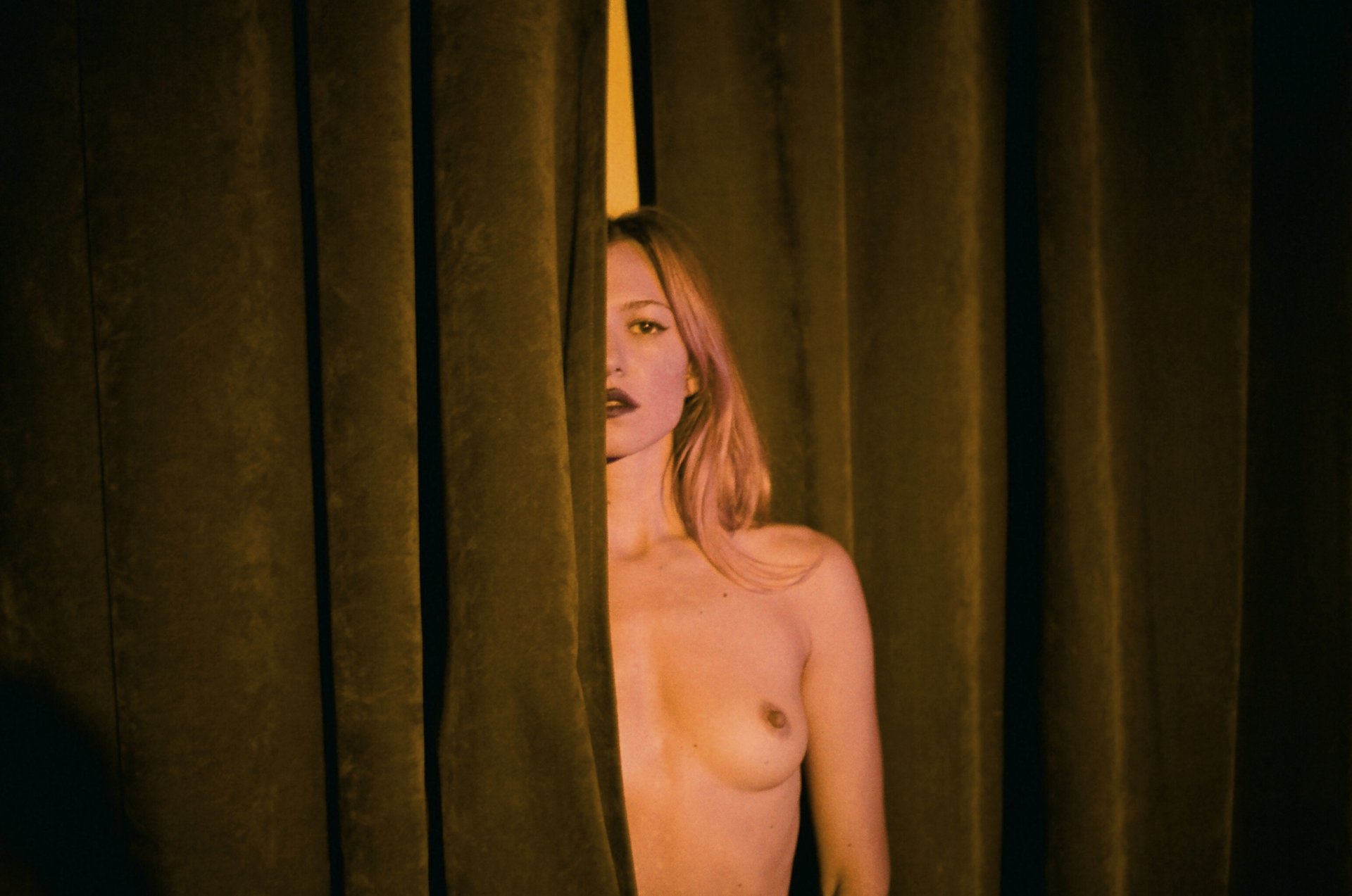 Paige Elkington Nude & Sexy (16 Photos)