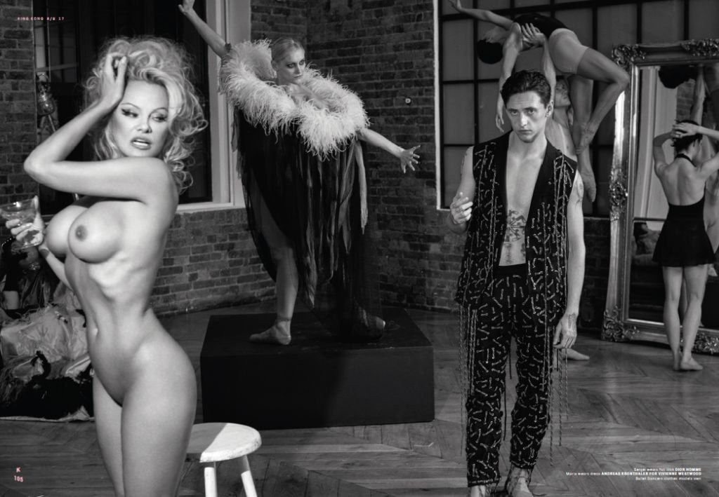 Pamela Anderson Nude & Sexy (9 Photos)